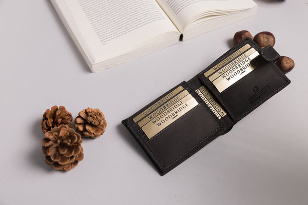 Personalised Engraved Black Hunter Bifold Leather Wallet With Card Holder