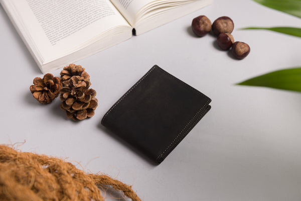 Personalised Engraved Black Hunter Bifold Leather Wallet With Zip Coin Pocket