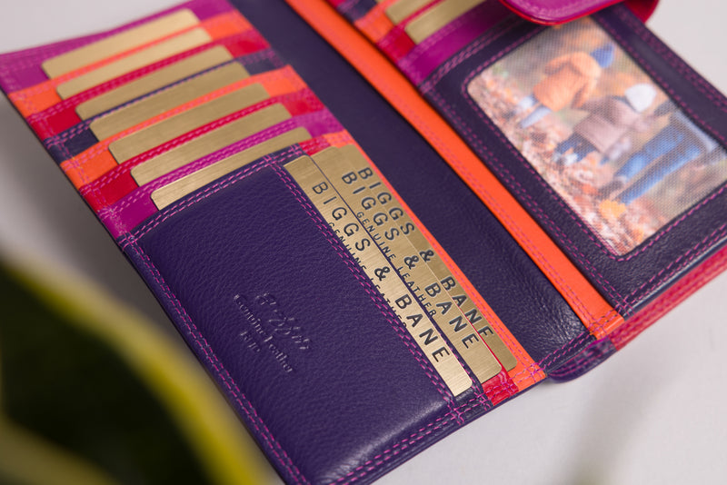 "Full-grain leather purse in China Rose colour"