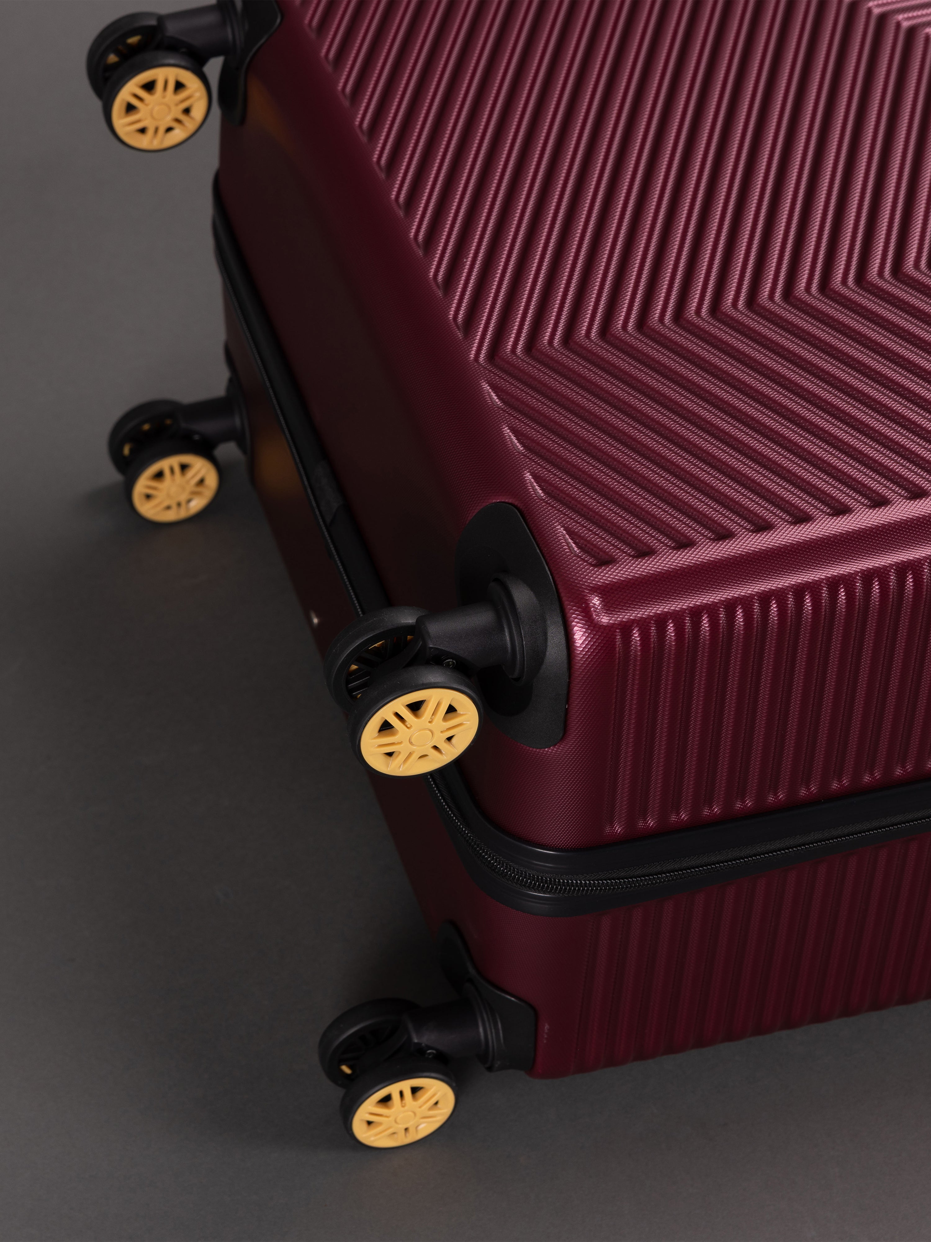 Highbury Burgundy Hardside Luggage Polypropylene Hard-Shell Spinner/Suitcase Set with 8 Wheels - 29 inches, 25 inches, 20 inches
