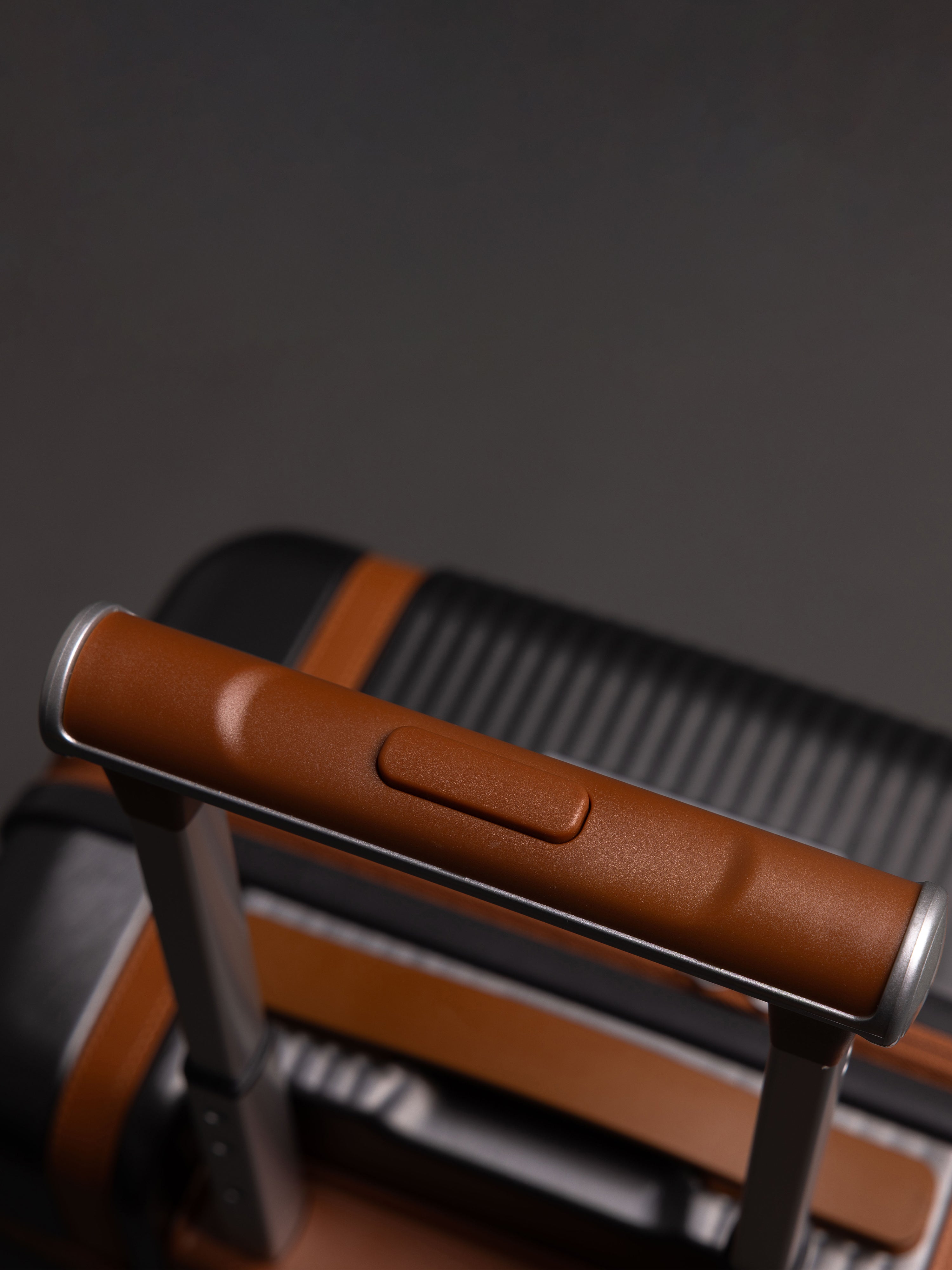 Highbury Elegance Dark Grey TSA Hard-Shell 4-Wheel Spinner Luggage – 10 Year Warranty