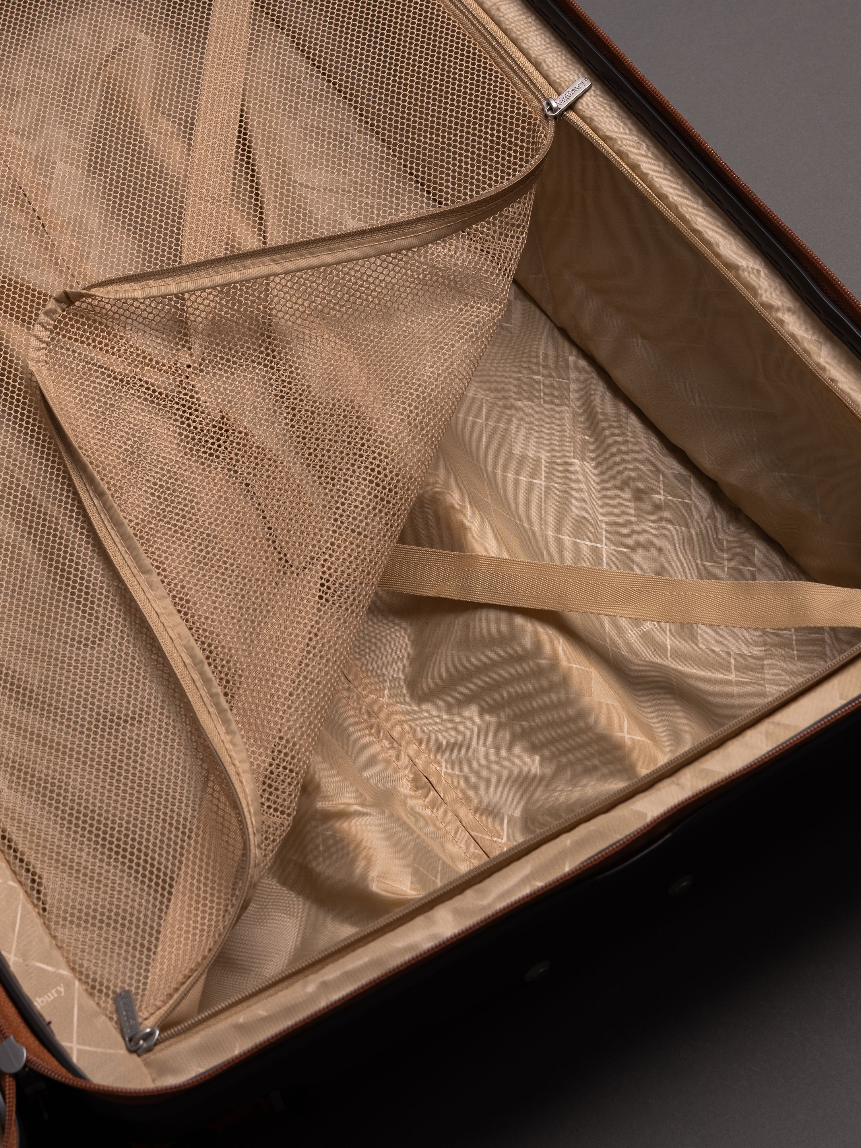 Highbury Elegance Dark Grey TSA Hard-Shell 4-Wheel Spinner Luggage – 10 Year Warranty