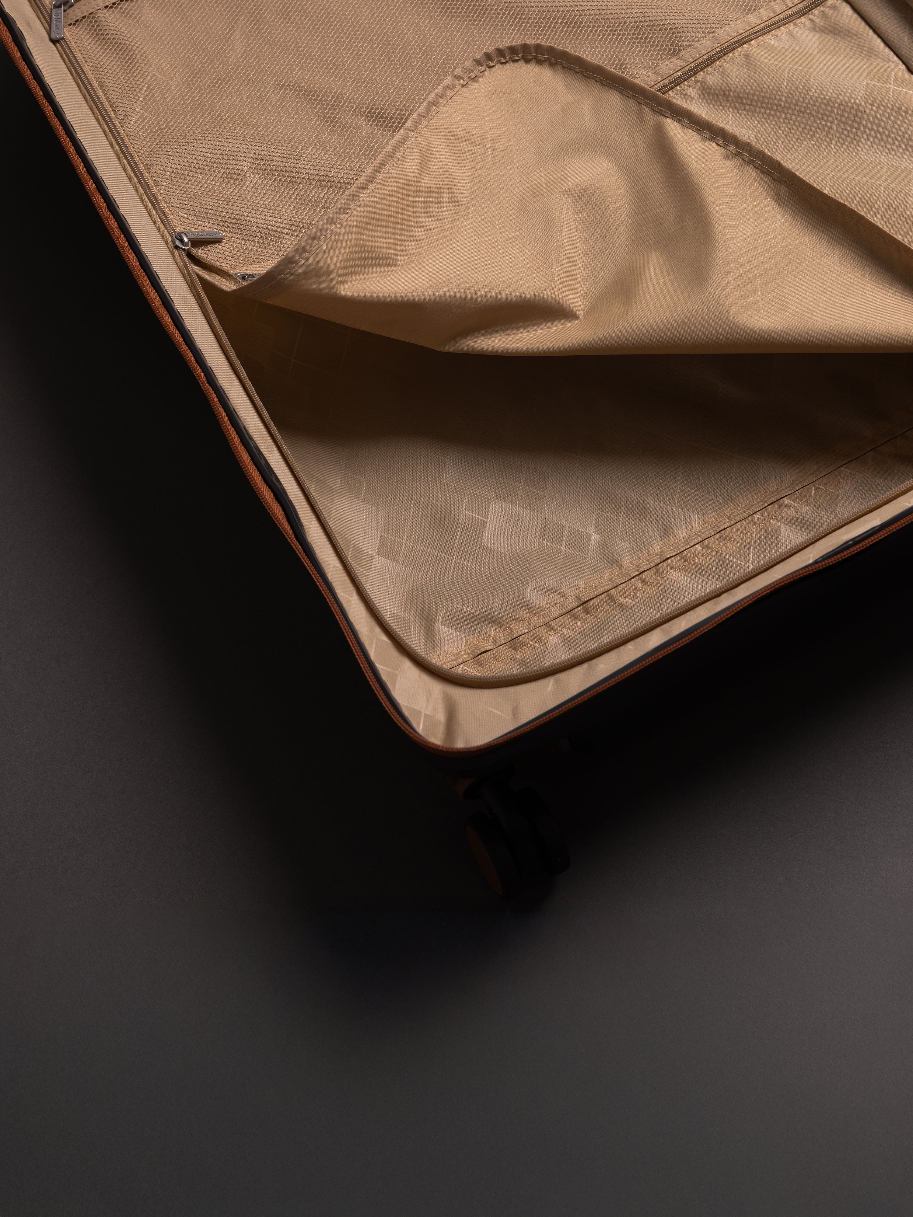 Highbury Elegance Dark Grey TSA Hard-Shell 4-Wheel Spinner Luggage – 10 Year Warranty