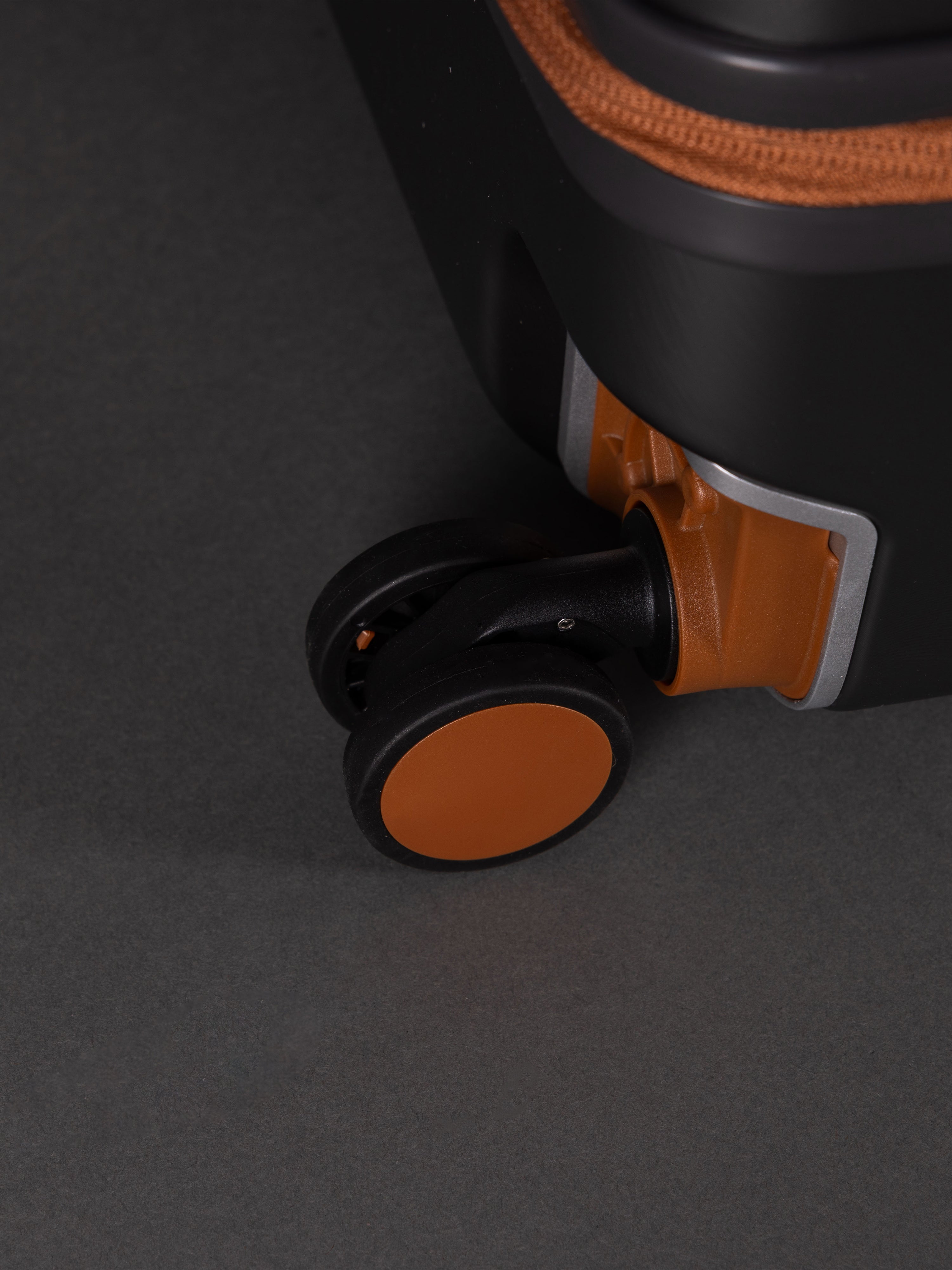 Highbury Elegance Dark Grey TSA Hard-Shell 4-Wheel Spinner Luggage – 10 Year Warranty