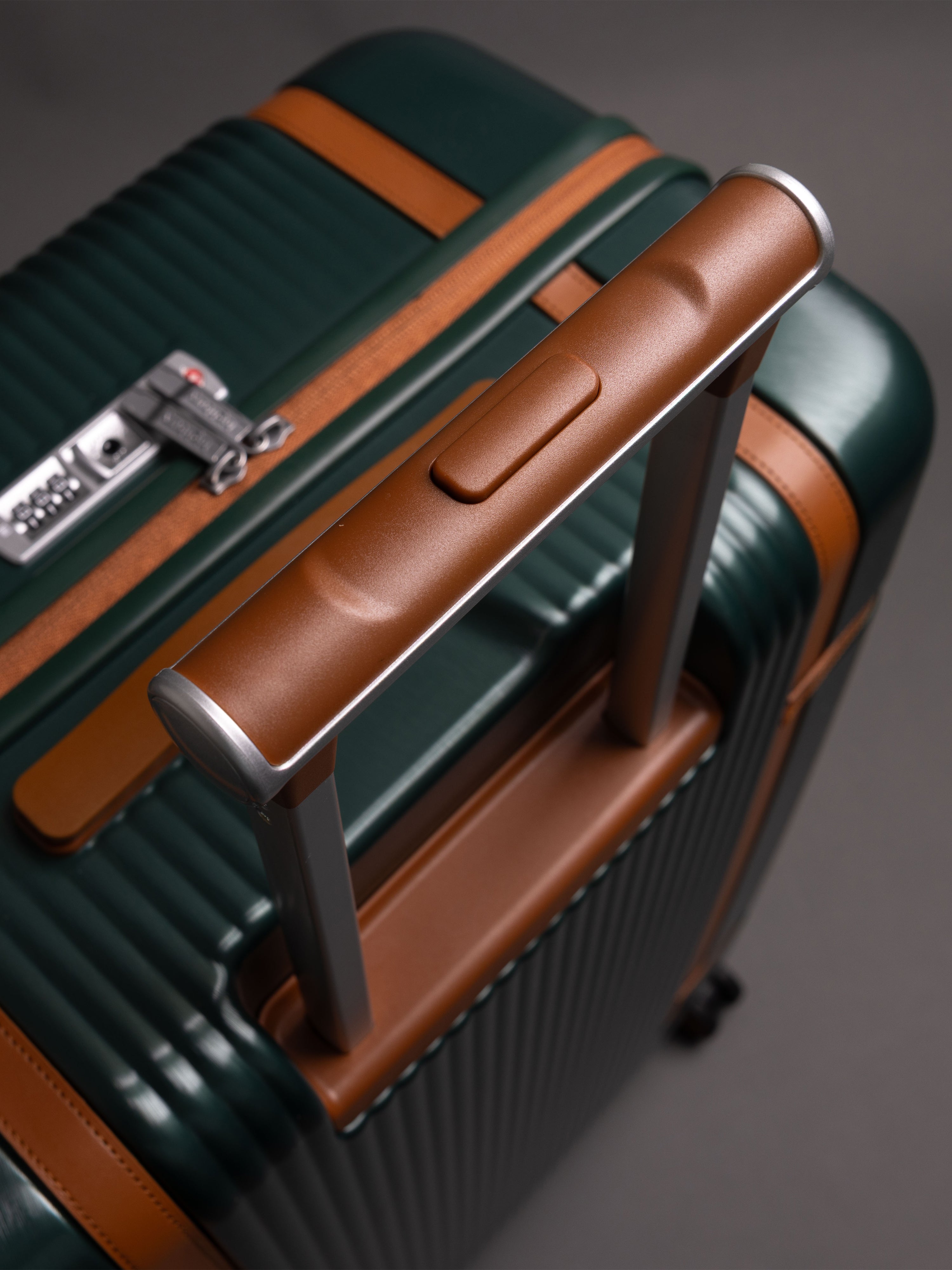 Highbury Elegance Forest Green TSA Hard-Shell 4-Wheel Spinner Luggage – 10 Year Warranty