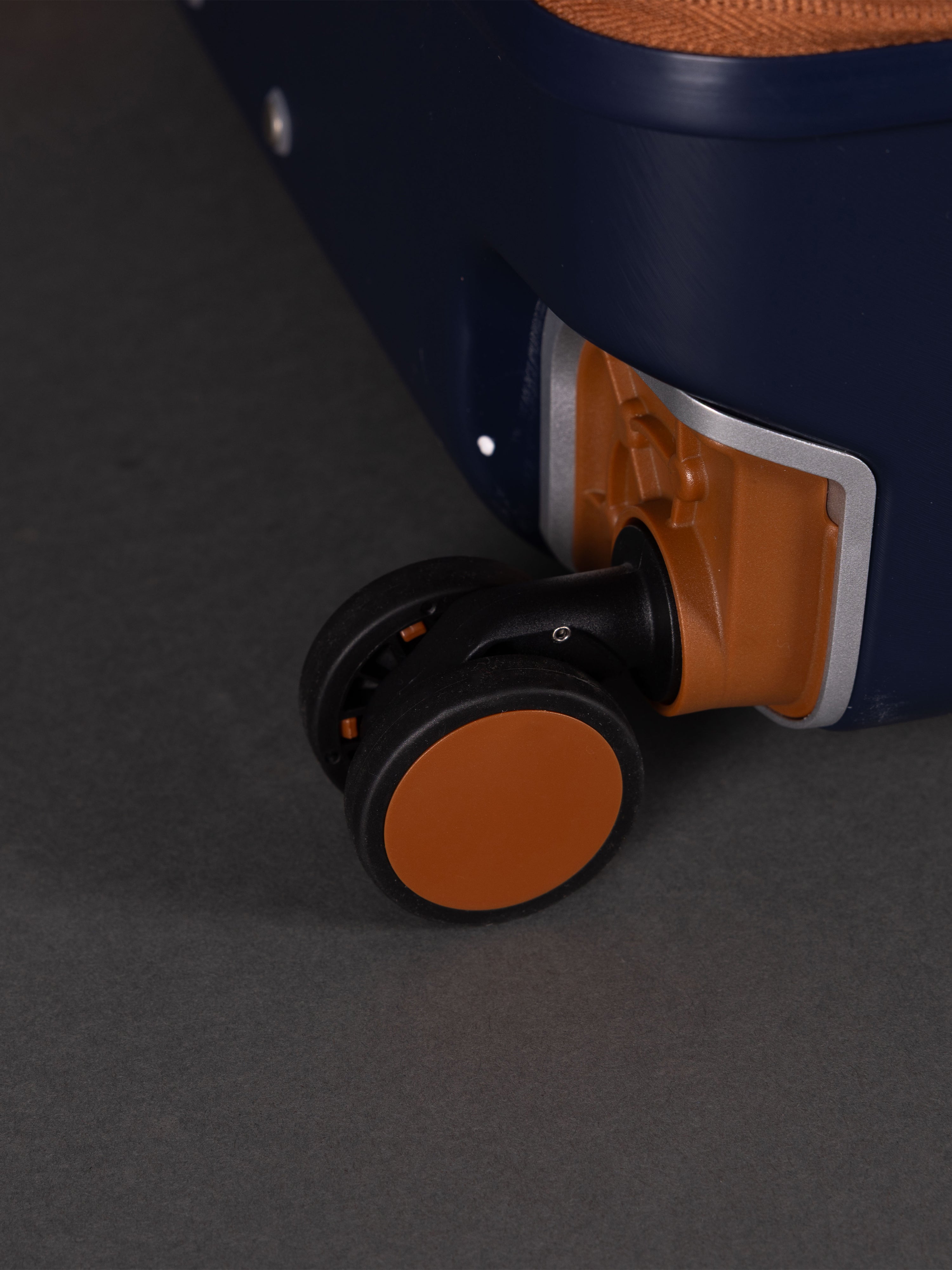 Highbury Elegance Navy TSA Hard-Shell 4-Wheel Spinner Luggage – 10 Year Warranty