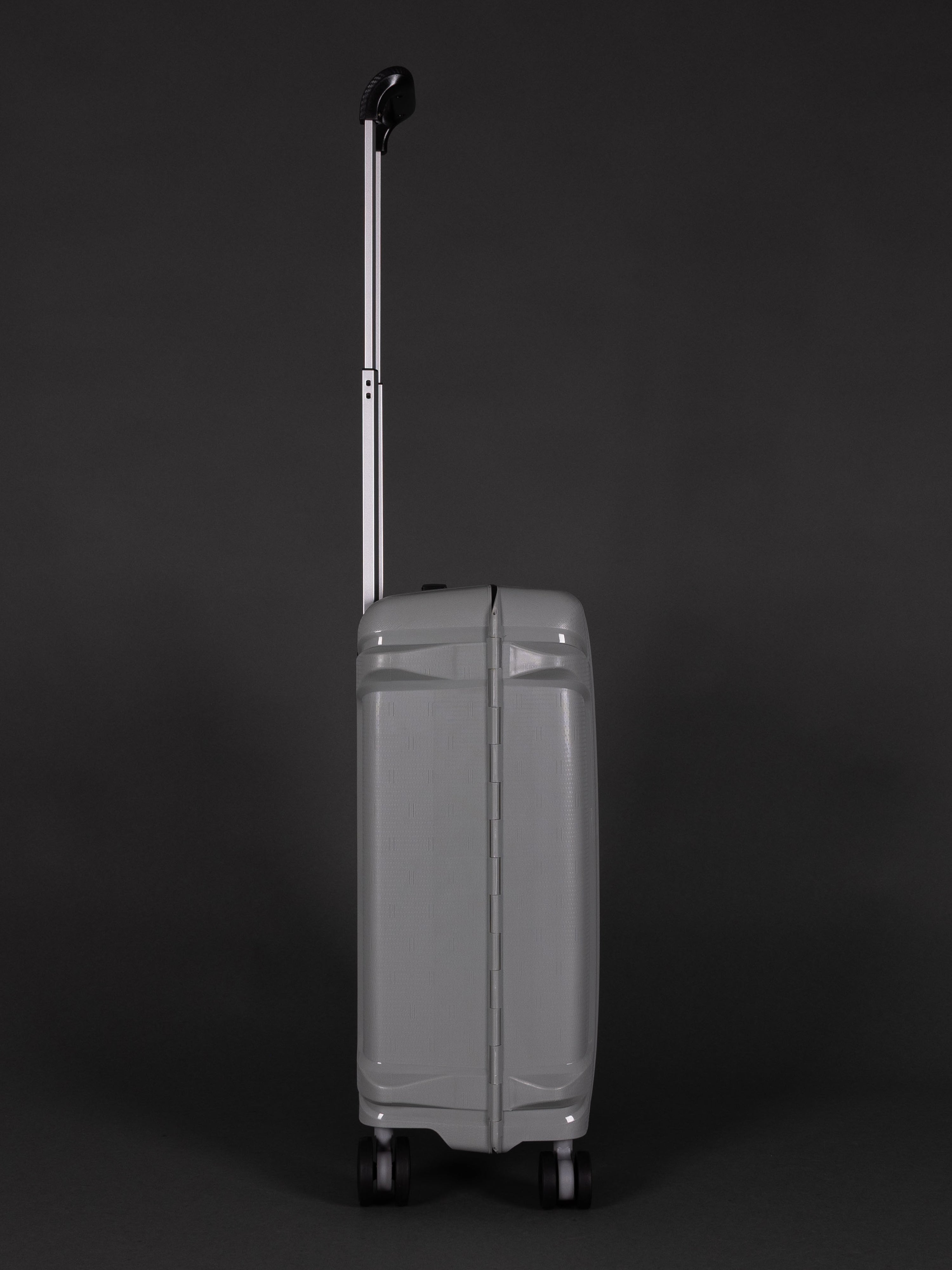 Highbury Guard Silver Hard Shell Luggage – TSA Lock Suitcase with 8 Spinner Wheels (3 Piece Set or Individual Sizes, 10-Year Warranty)