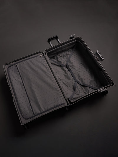 Highbury Guard Silver Hard Shell Luggage – TSA Lock Suitcase with 8 Spinner Wheels (3 Piece Set or Individual Sizes, 10-Year Warranty)