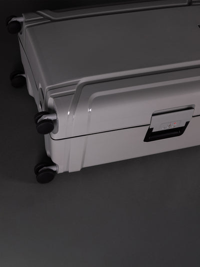 Highbury Guard Silver Hard Shell Luggage – TSA Lock Suitcase with 8 Spinner Wheels (3 Piece Set or Individual Sizes, 10-Year Warranty)