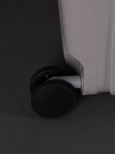 Highbury Guard Silver Hard Shell Luggage – TSA Lock Suitcase with 8 Spinner Wheels (3 Piece Set or Individual Sizes, 10-Year Warranty)