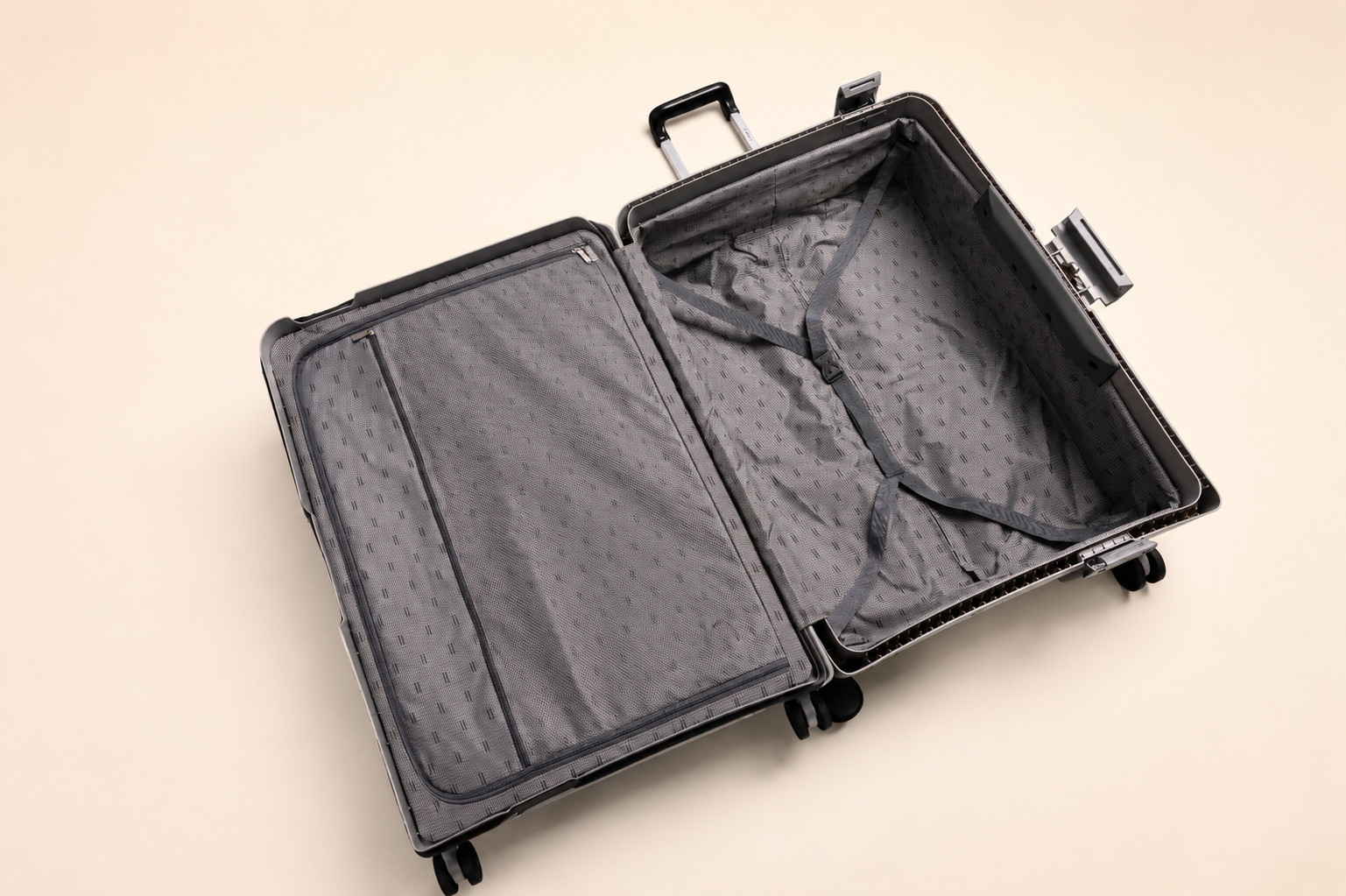 Highbury Guard Silver Hard Shell Luggage – TSA Lock Suitcase with 8 Spinner Wheels (3 Piece Set or Individual Sizes, 10-Year Warranty)