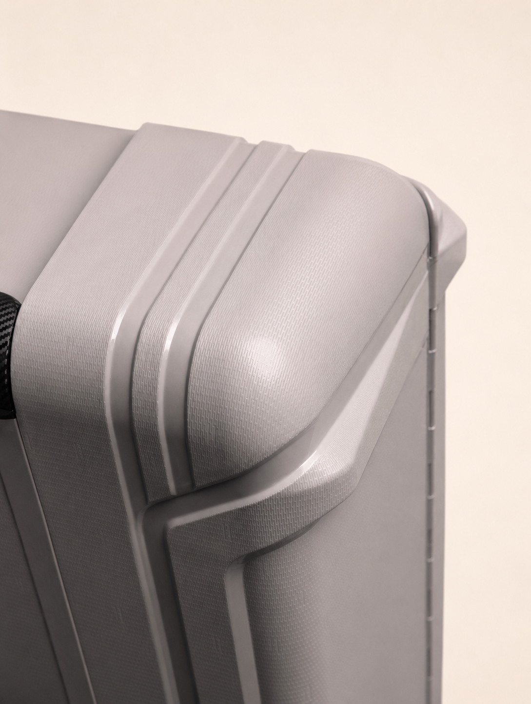 Highbury Guard Silver Hard Shell Luggage – TSA Lock Suitcase with 8 Spinner Wheels (3 Piece Set or Individual Sizes, 10-Year Warranty)