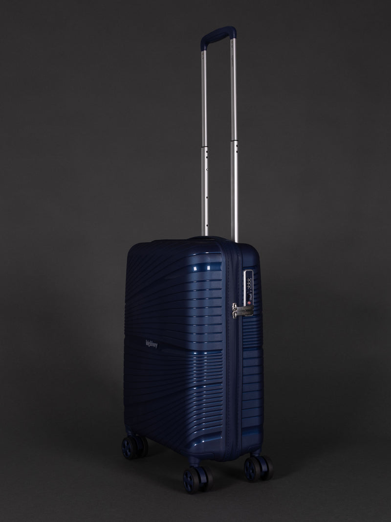 "Lightweight hard shell spinner suitcase in polypropylene"