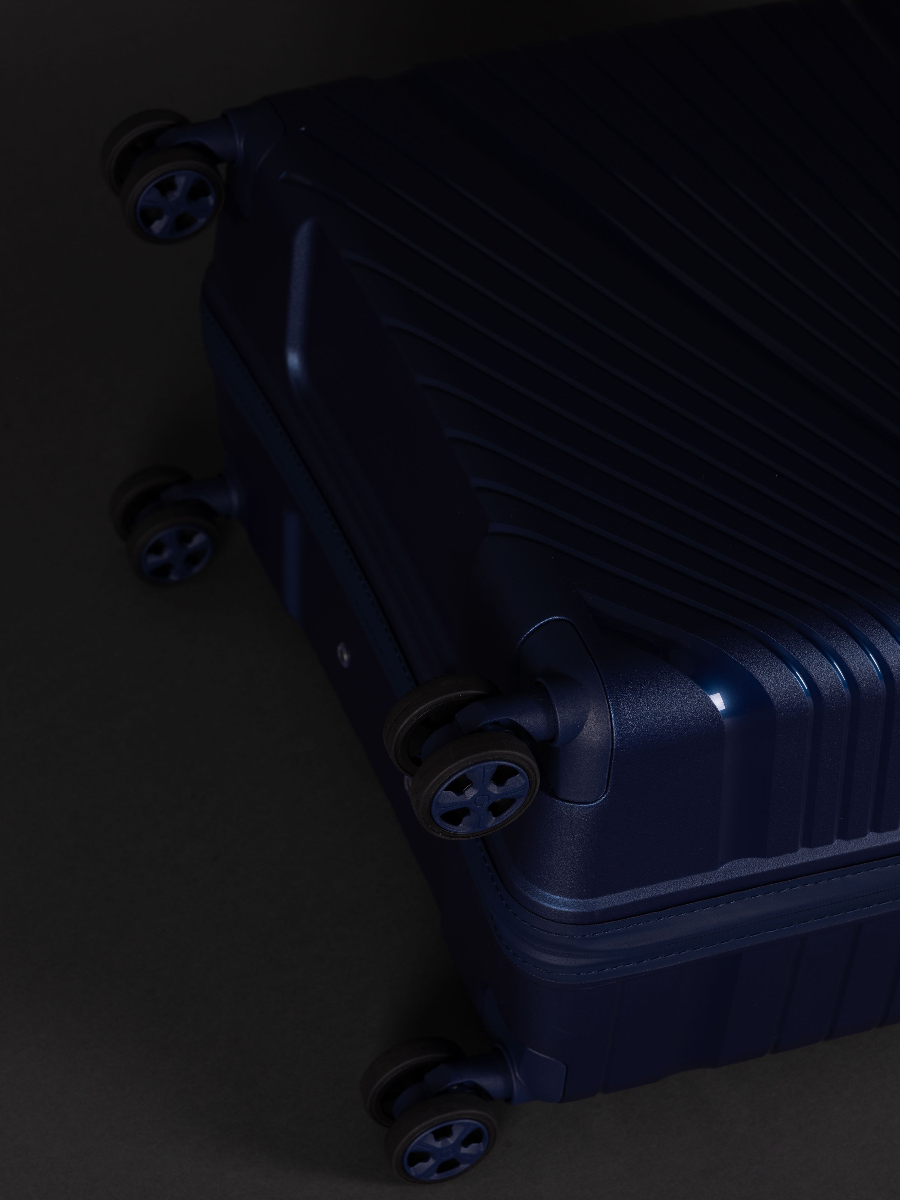 Highbury Helios Ultra-Light Blue Polypropylene Luggage Set – Hard Shell Spinner Suitcases with TSA Lock (20", 24", 28", 10-Year Warranty)