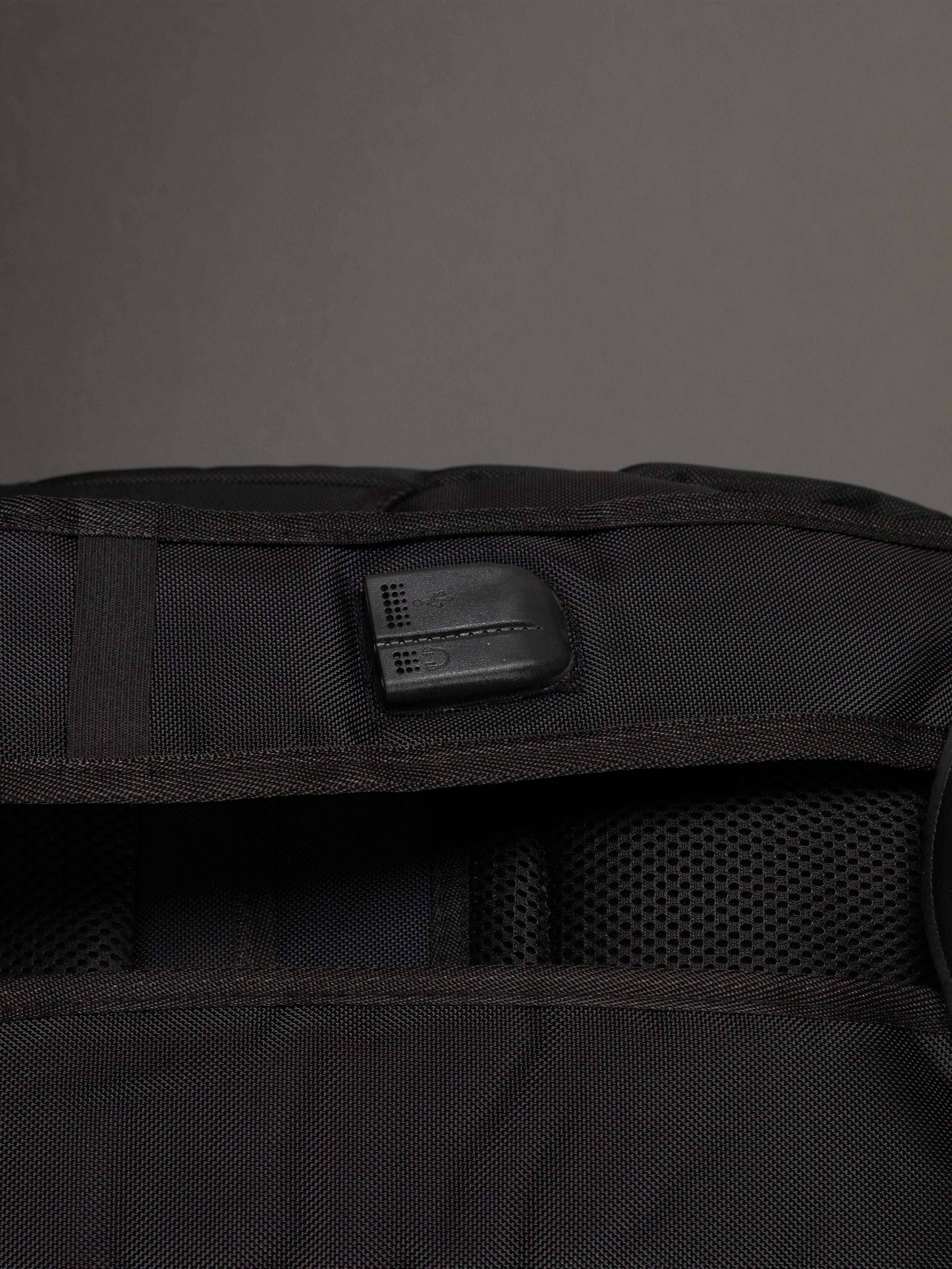 Highbury 16.5-Inch Laptop Business Backpack – Premium 1680D Polyester Rucksack with USB & AUX Port