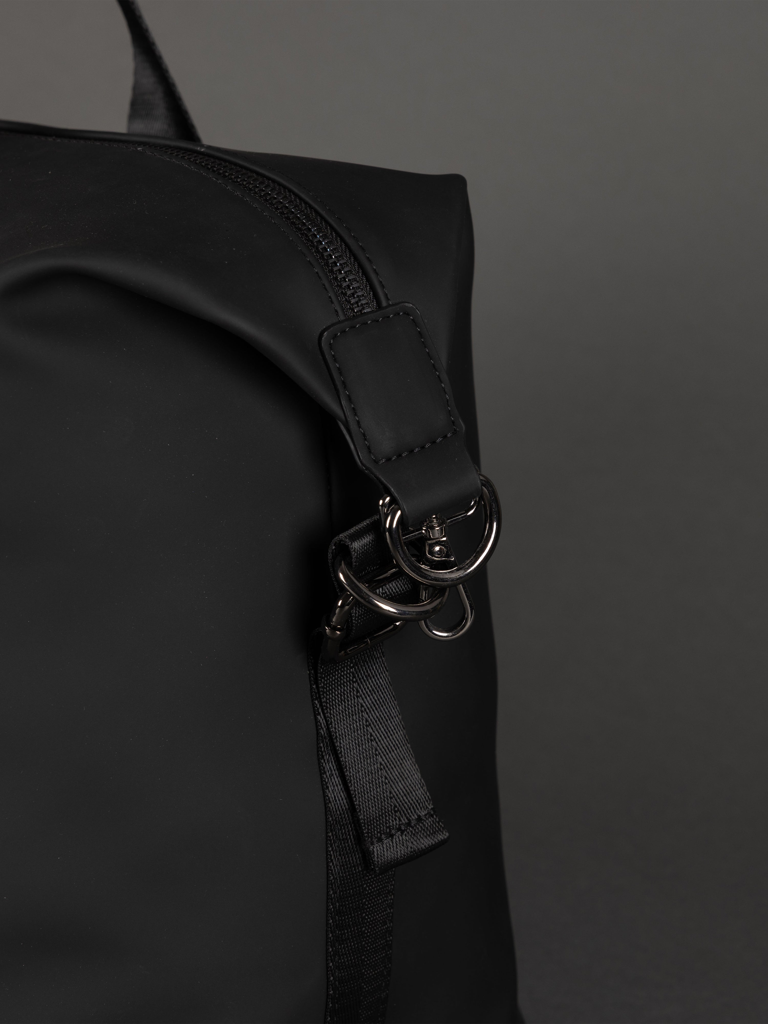 Highbury 18-Inch Spacious Travel Black Tote Bag – Cabin-Approved, Lightweight & Versatile