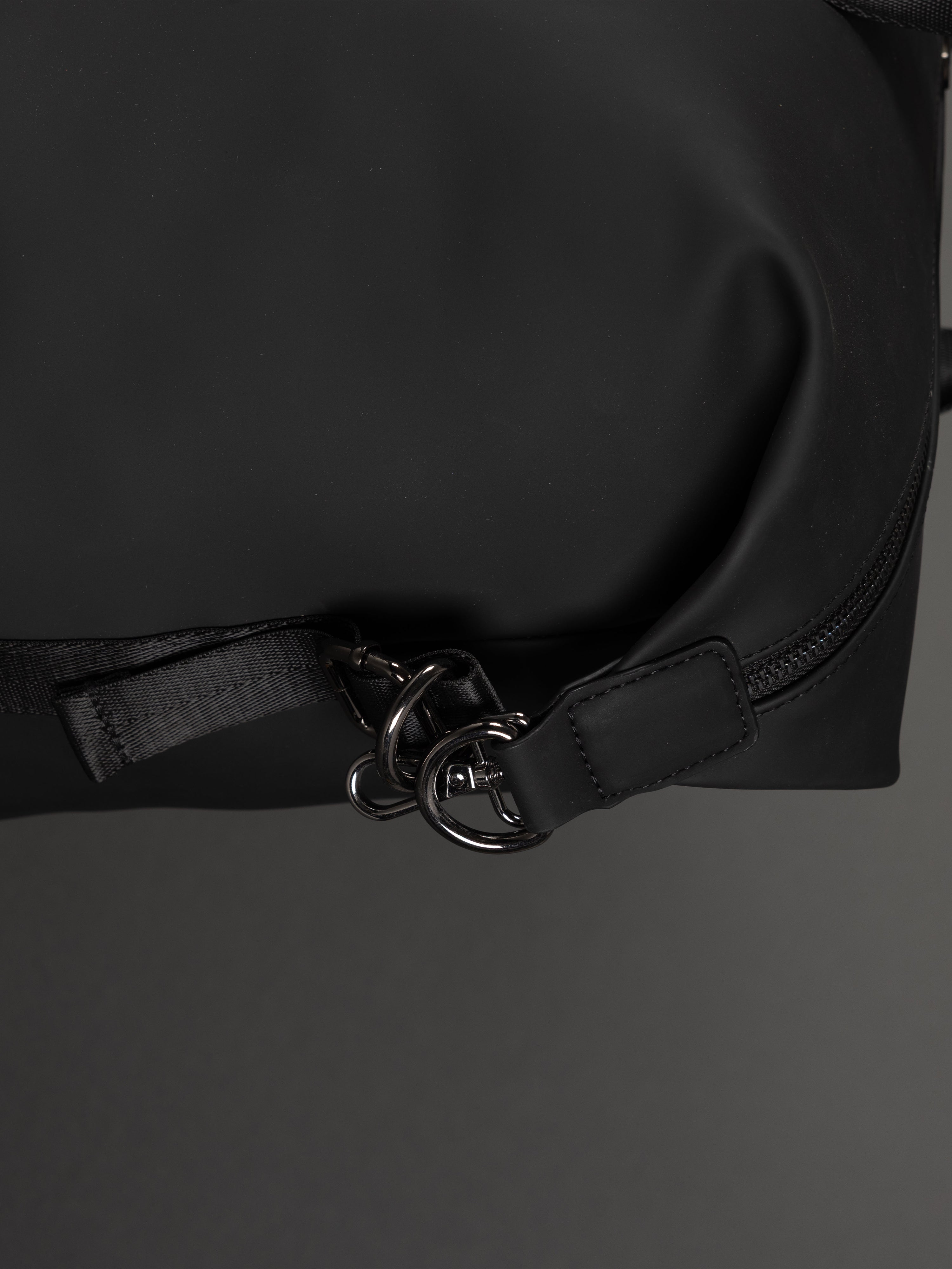 Highbury 18-Inch Spacious Travel Black Tote Bag – Cabin-Approved, Lightweight & Versatile