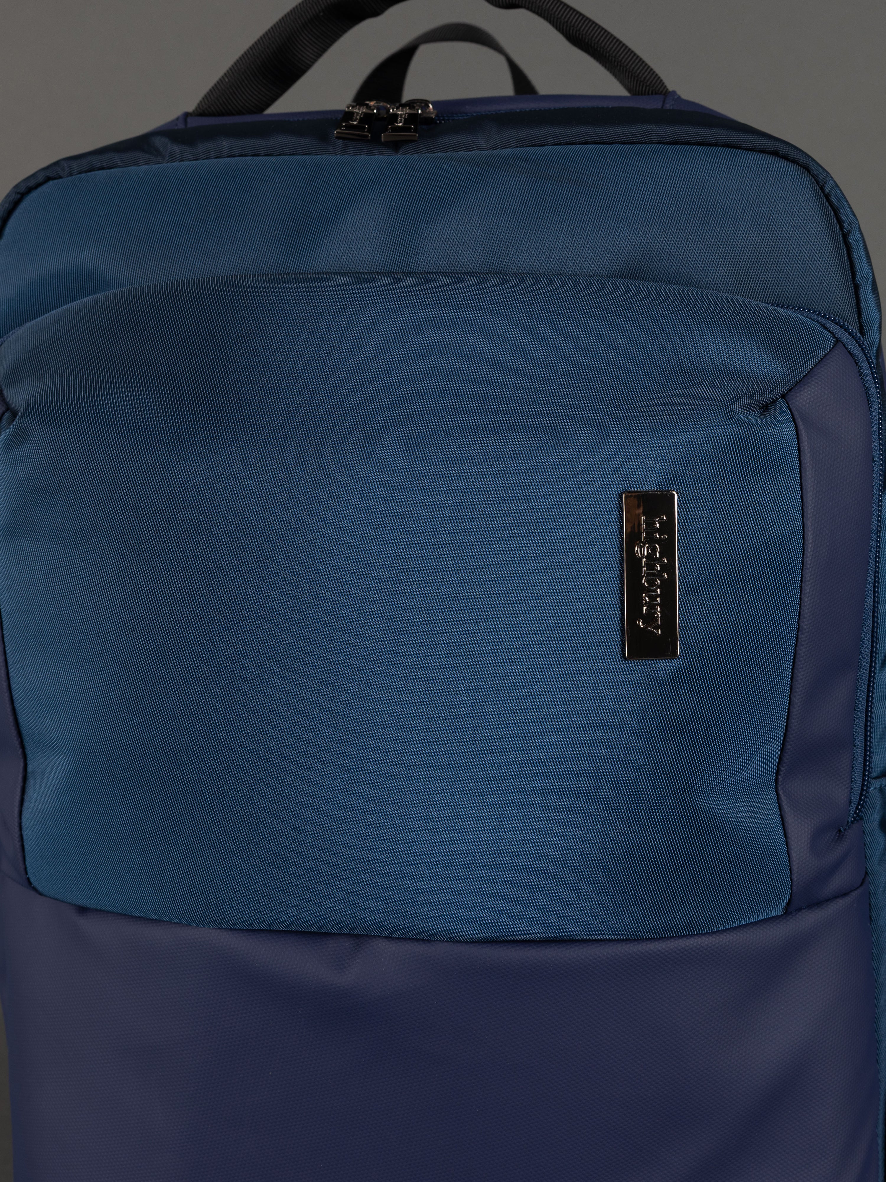 "Christmas gift idea – navy 17-inch laptop backpack for students or commuters"
