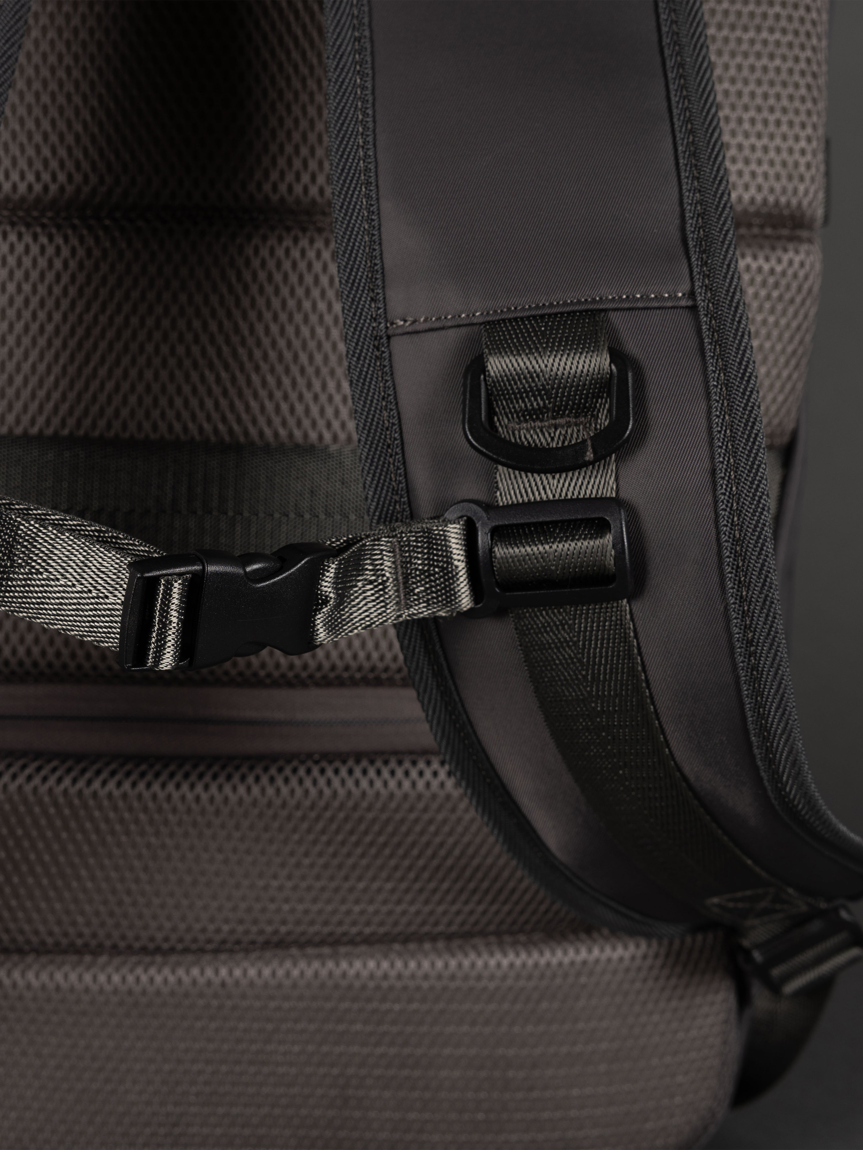 Highbury 18-Inch Grey Cabin Backpack – Expandable Travel Laptop Rucksack with USB Charging Port