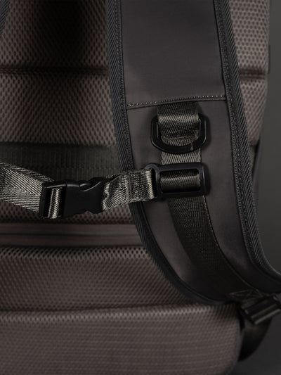 Highbury 18-Inch Grey Cabin Backpack – Expandable Travel Laptop Rucksack with USB Charging Port