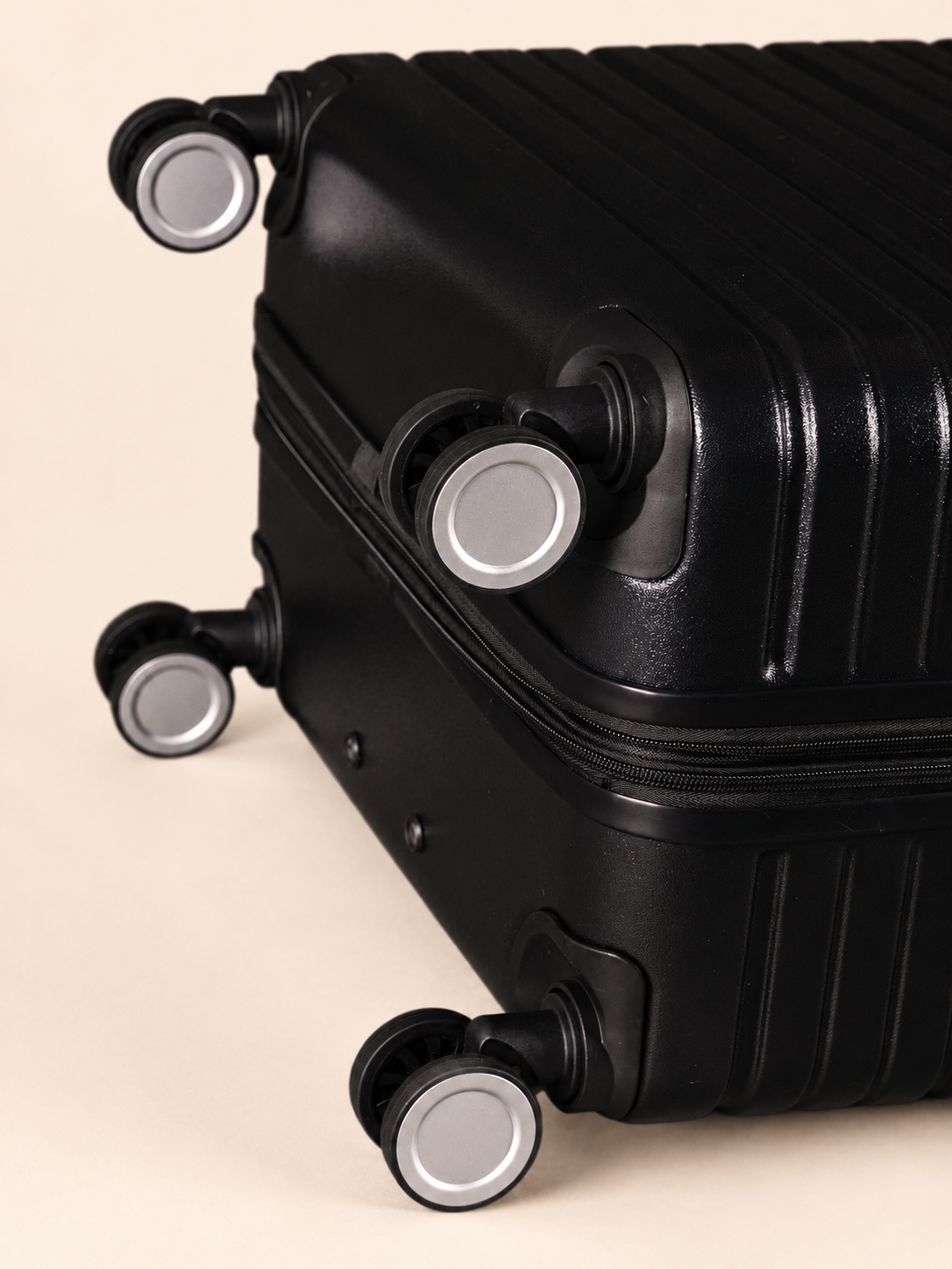 BEOW 3 Piece Black Luggage Set – 20", 24" & 28" Suitcases with Expandable Hard Shell, Spinner Wheels & TSA Locks