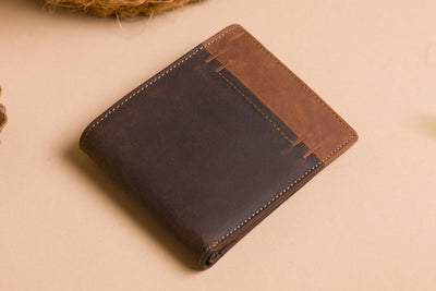 "Bifold men’s wallet with coin pocket and card slots"