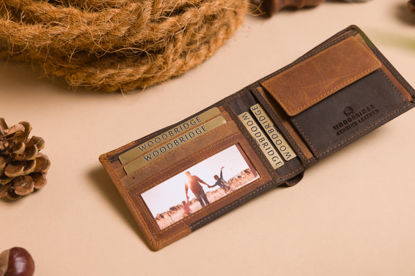 Personalised Engraved Mens Bifold Brown/Cognac Leather Wallet With Coin Pocket