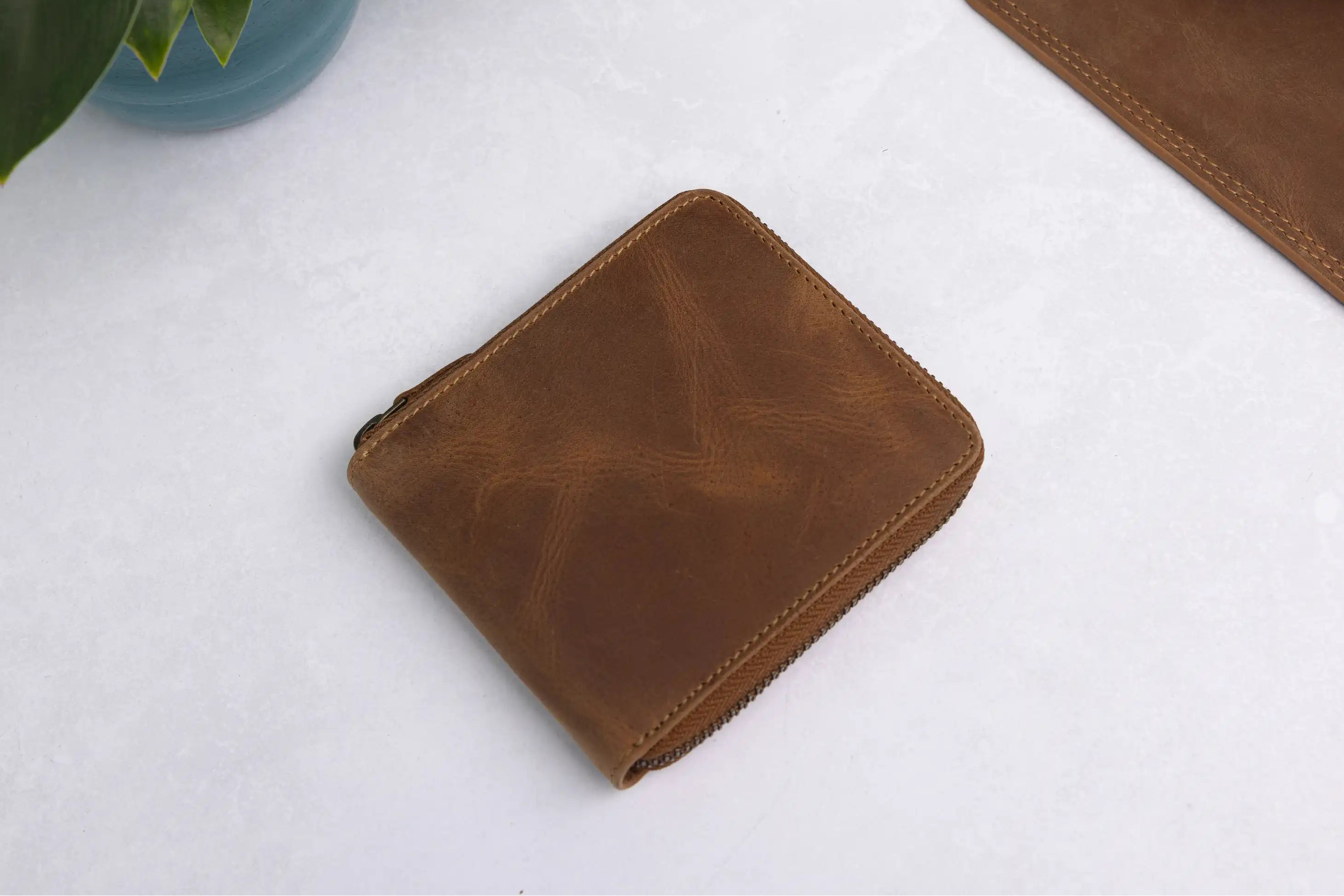 Personalised Rustic Brown Leather Wallet – Bifold Zip-Around RFID Wallet