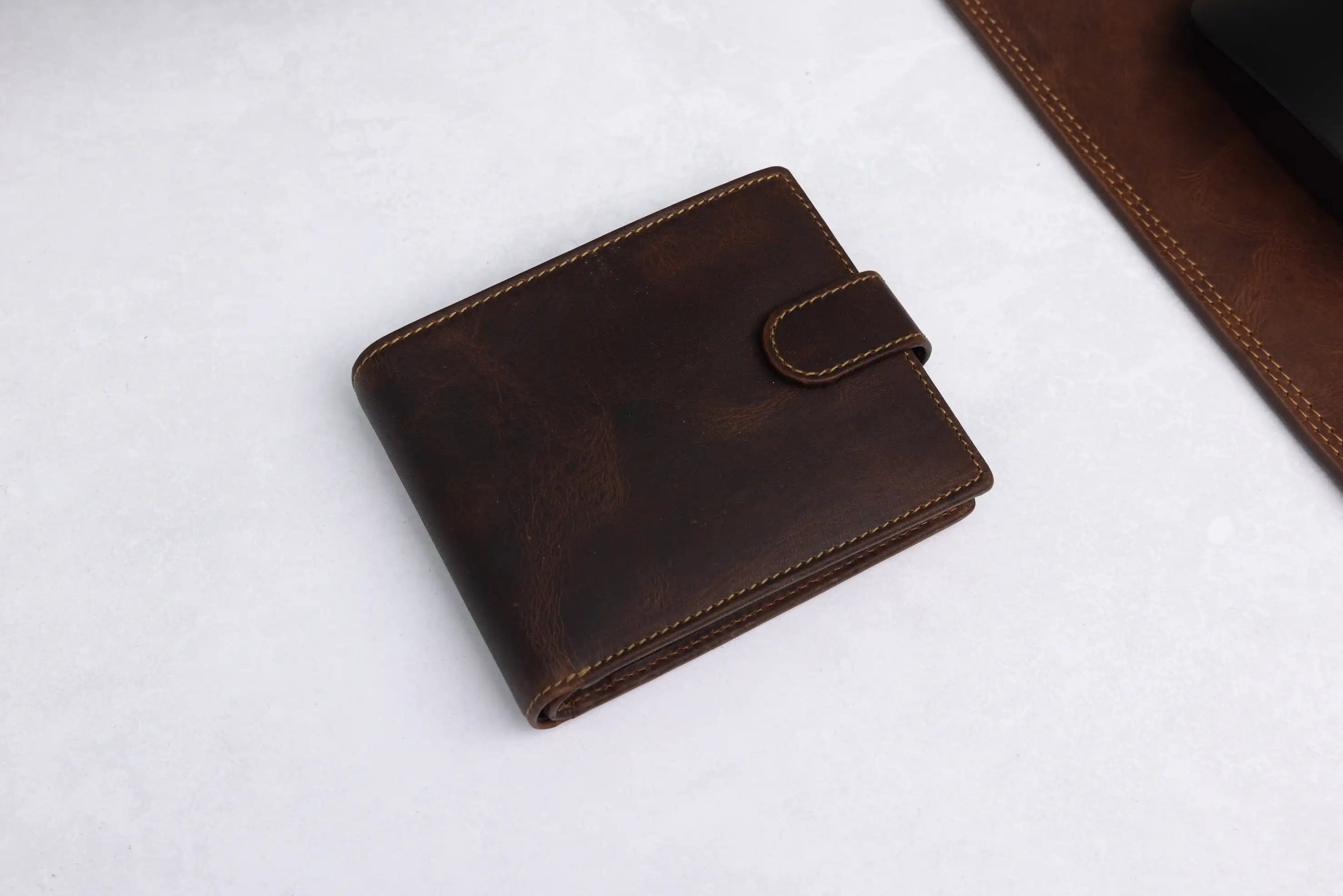 Personalised High-Capacity Brown Hunter Leather Wallet – Bifold RFID Wallet for Men