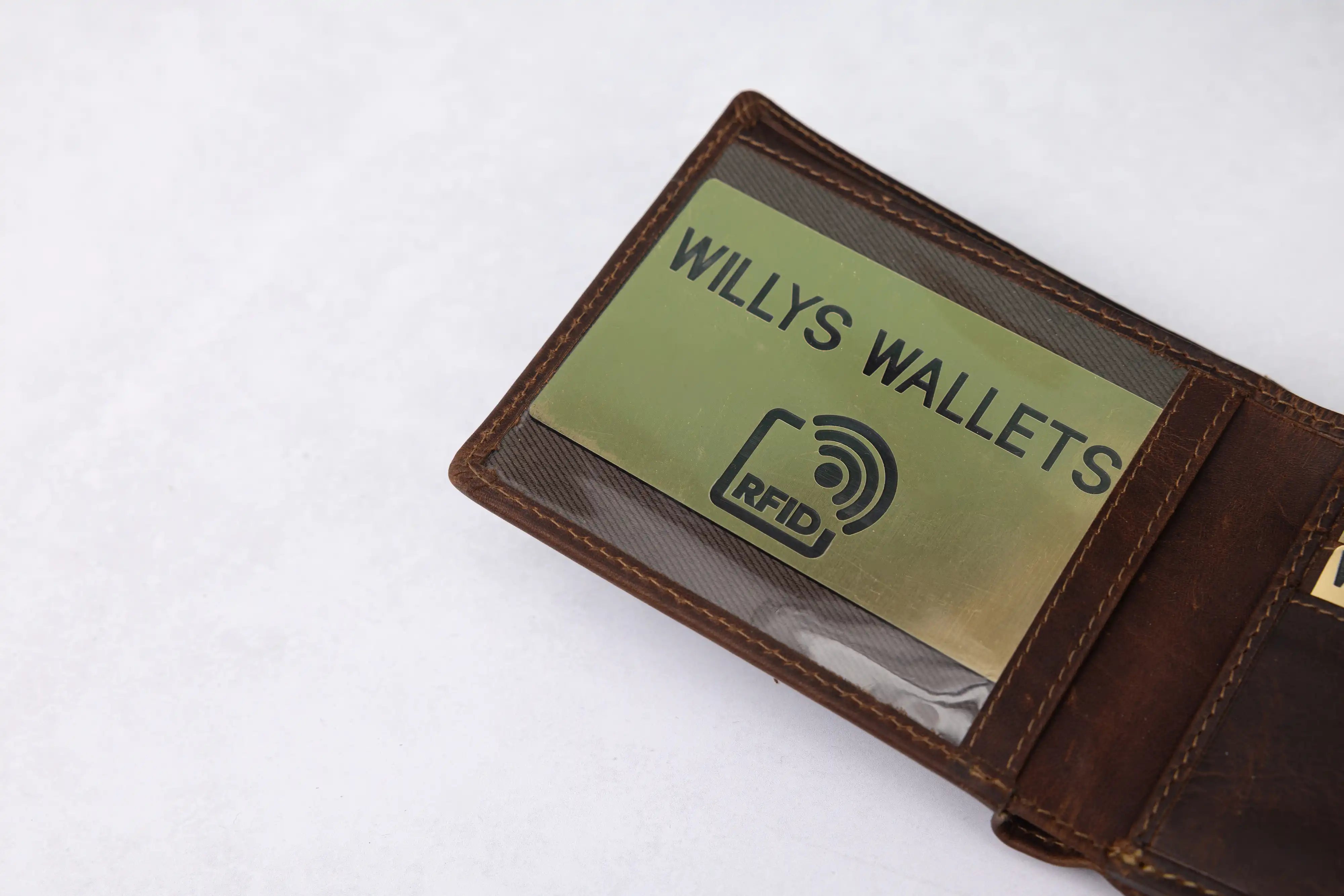 Personalised High-Capacity Brown Hunter Leather Wallet – Bifold RFID Wallet for Men