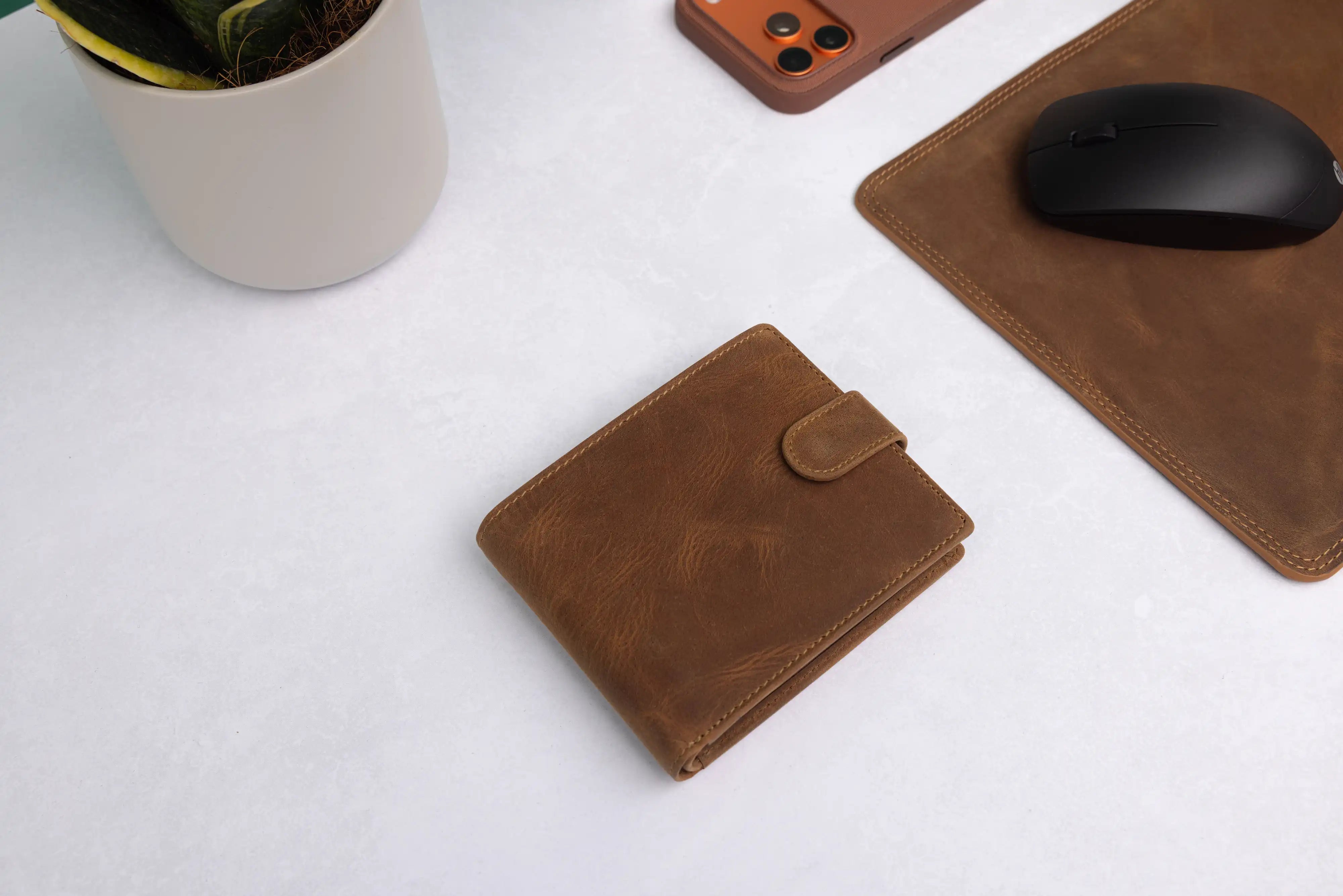 Personalised Rustic Brown Leather Wallet – Bifold with Card Holder Slots & RFID Protection