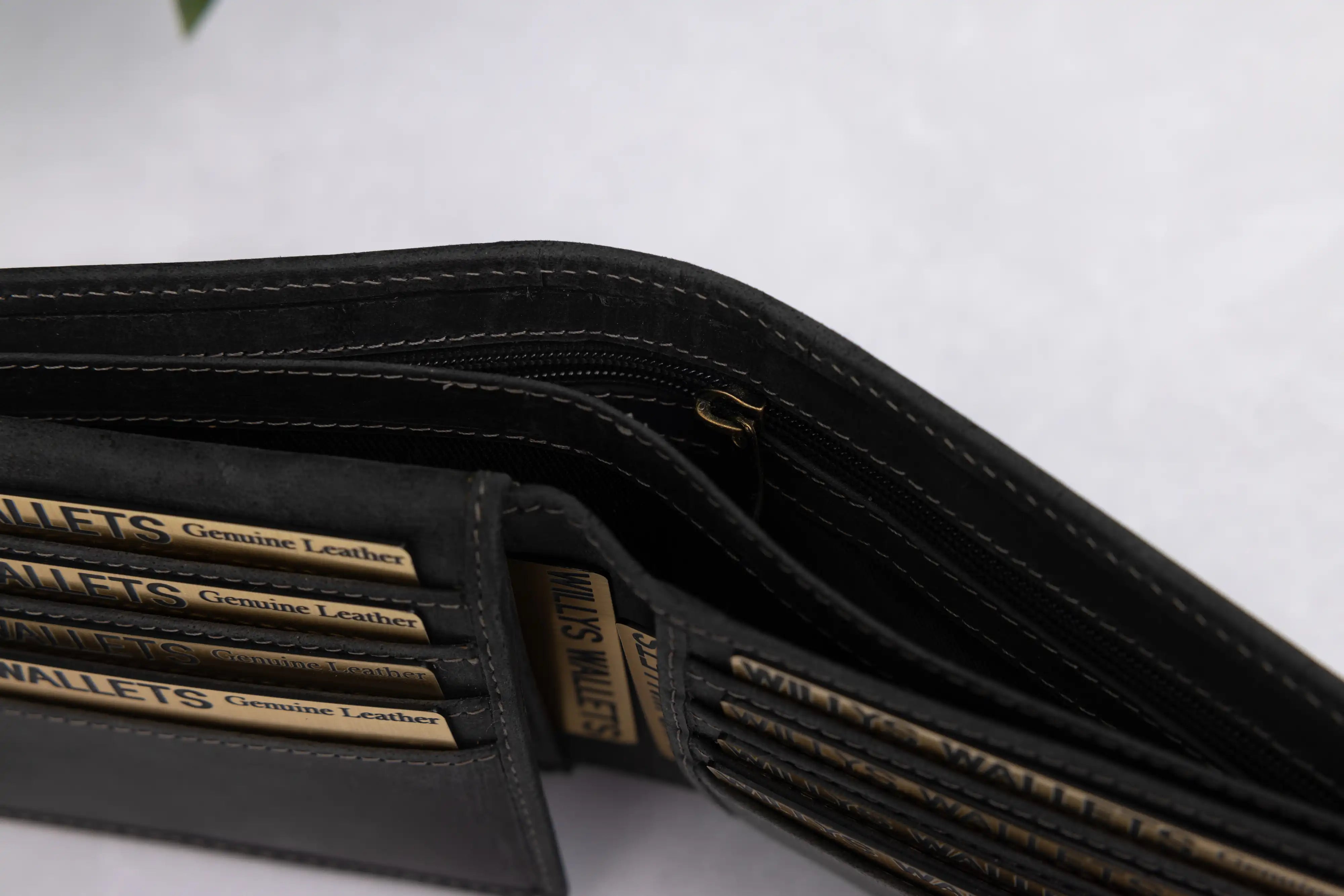 Personalised Black Hunter Leather Wallet – Bifold with Card Holder Slots & RFID Protection