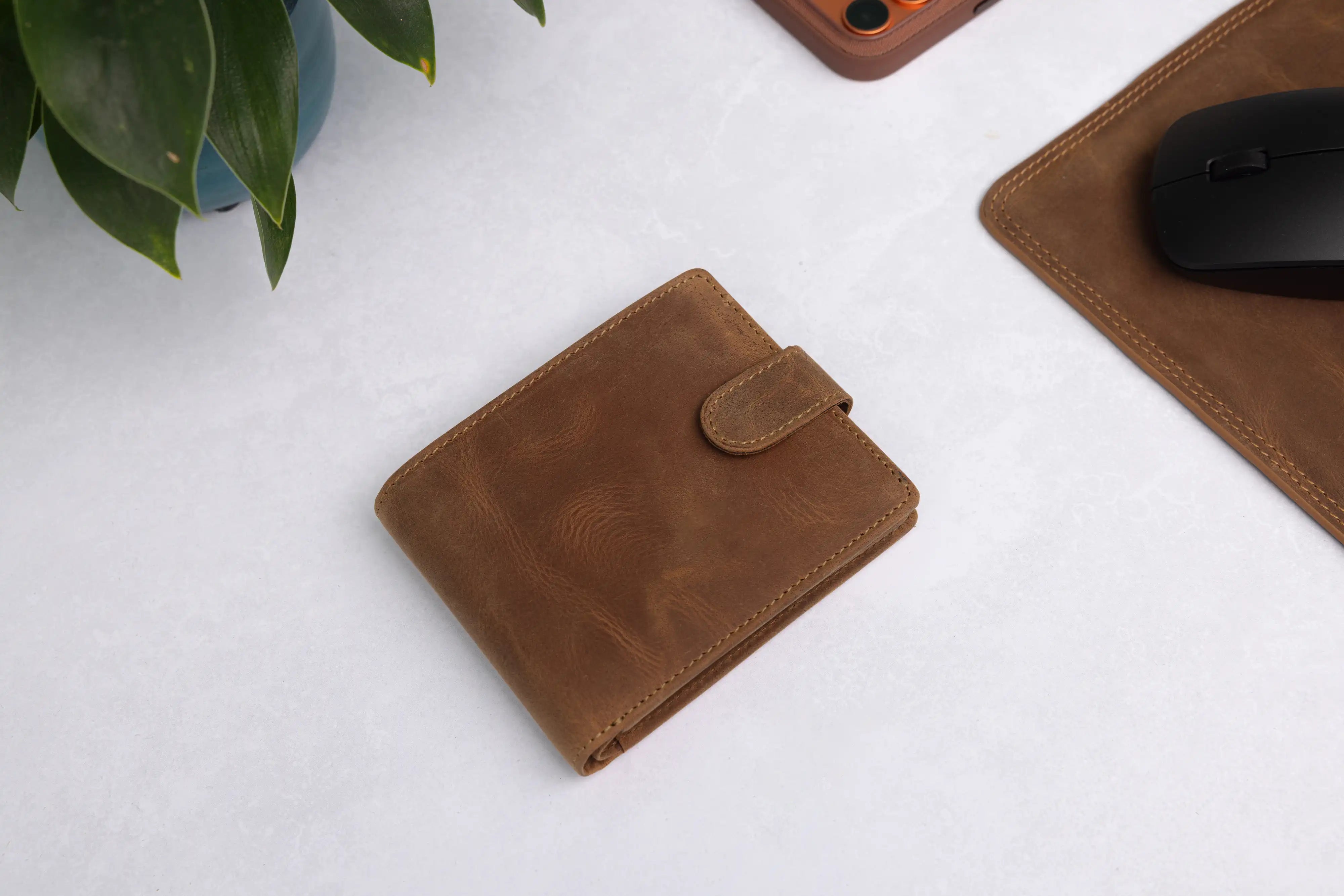 Personalised High-Capacity Rustic Brown Hunter Leather Wallet – Bifold RFID Wallet for Men