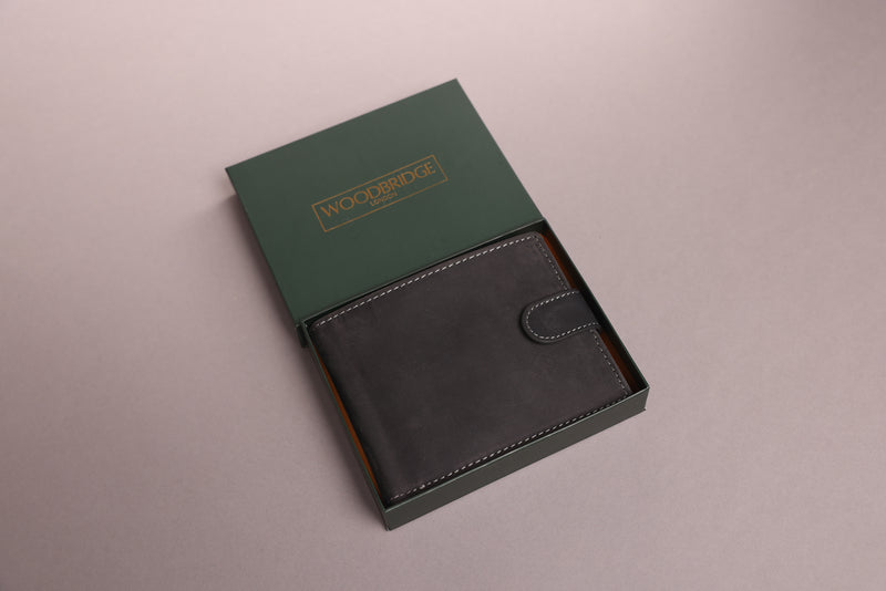 Personalised Engraved Mens Bifold Black Leather Wallet