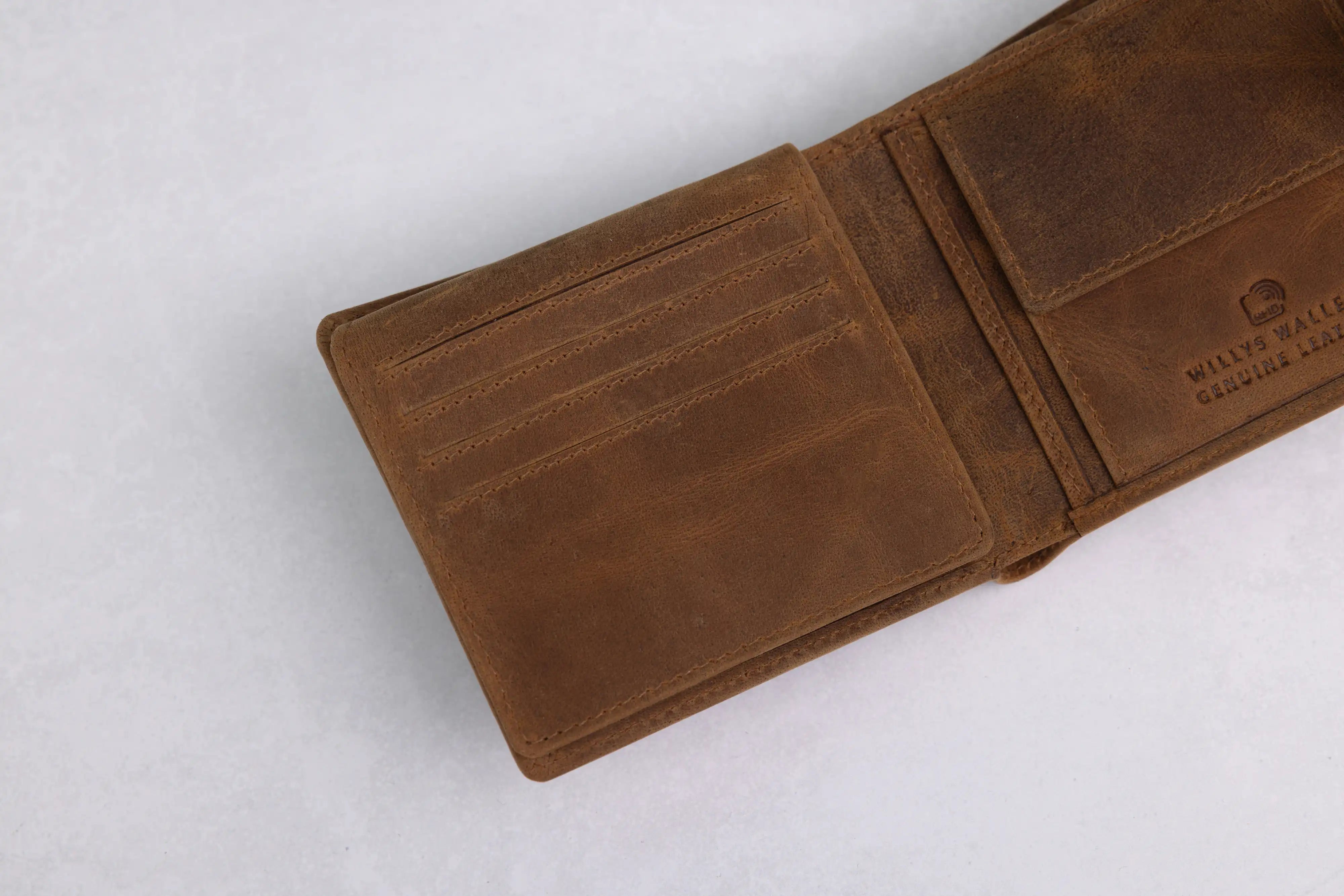 Personalised Rustic Brown Leather Wallet – Bifold with Coin Pocket & RFID Protection