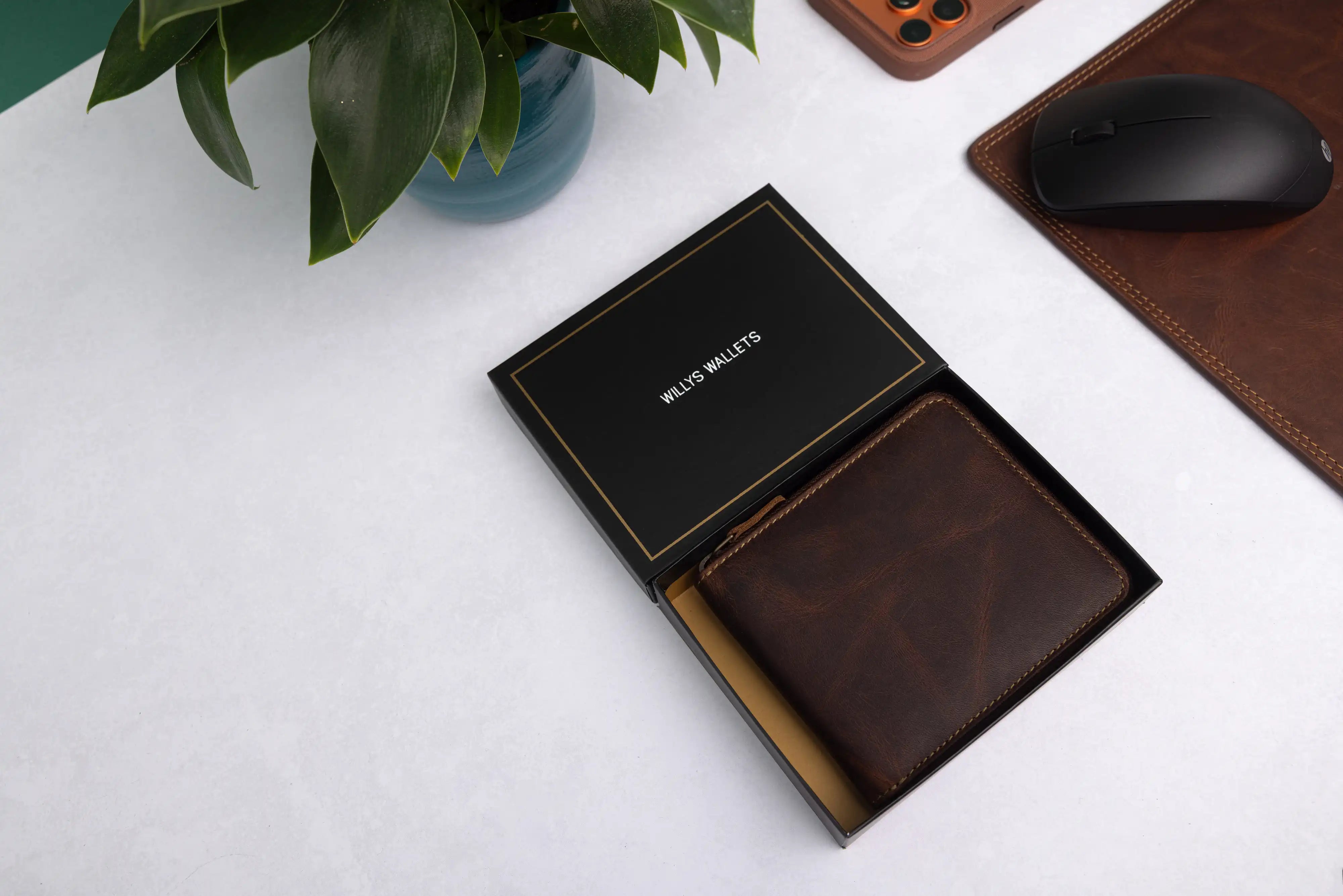 Personalised Brown Leather Wallet – Zip-Around Bifold Design