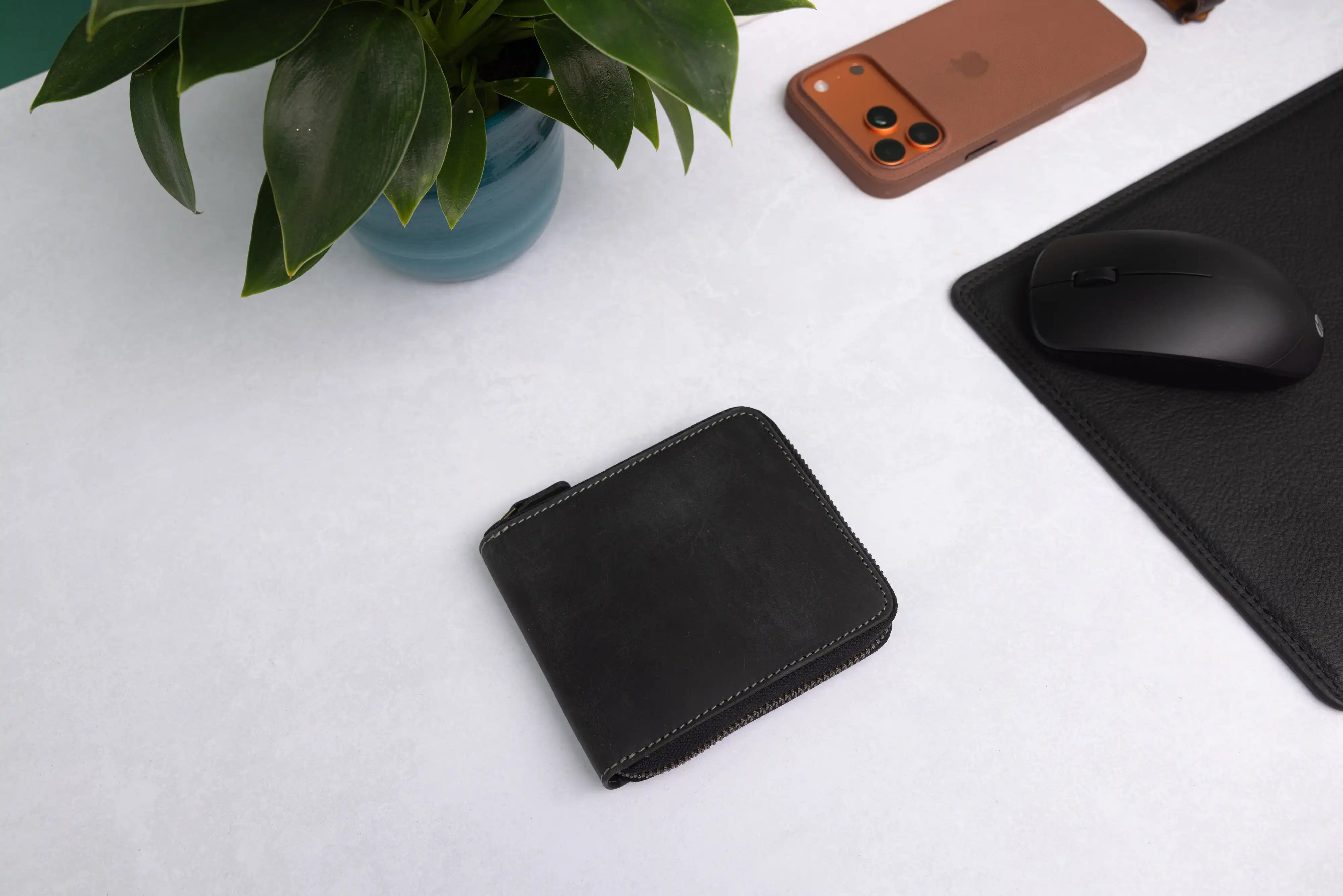 Personalised Black Hunter Leather Wallet – Bifold Zip-Around RFID Wallet