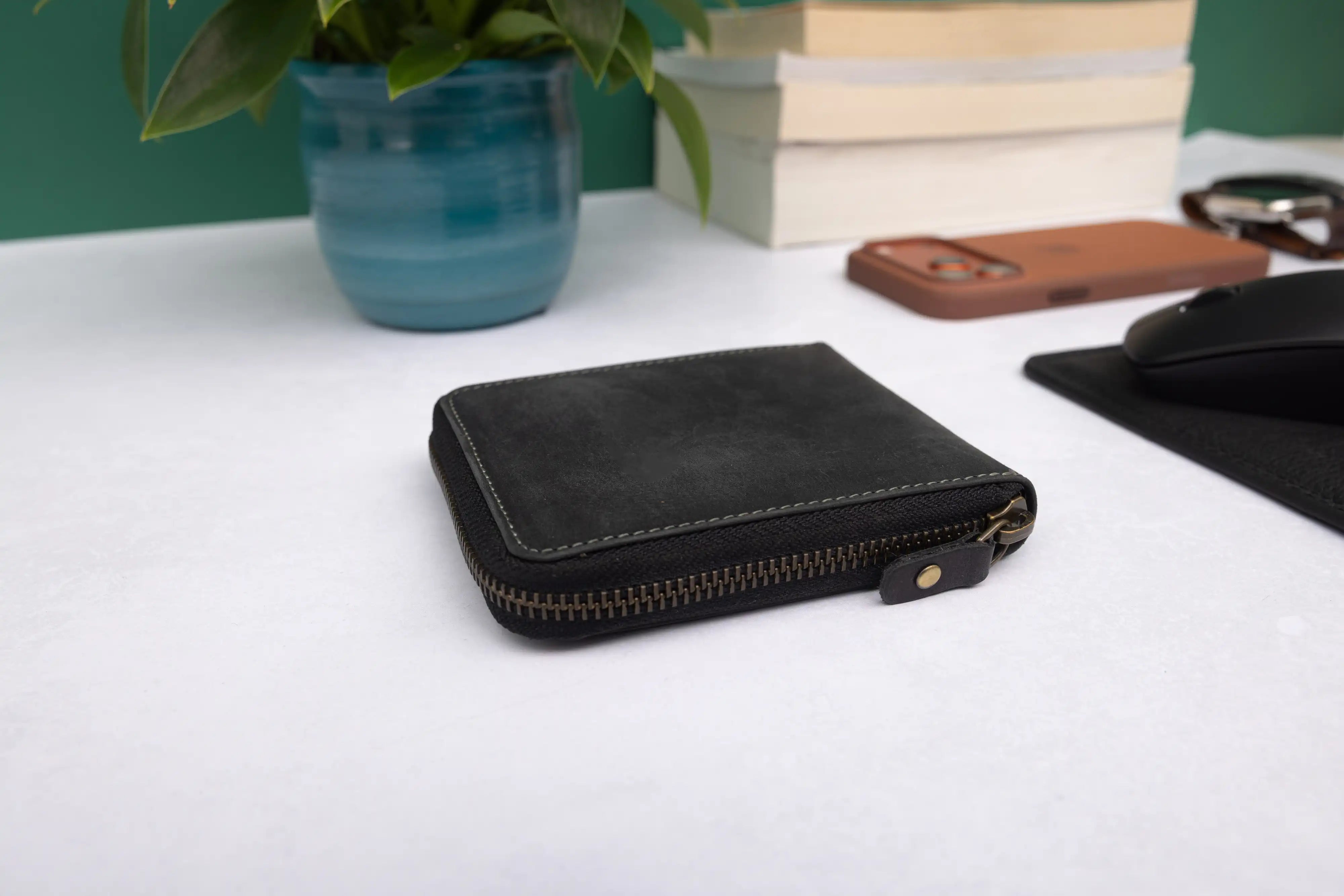 Personalised Black Hunter Leather Wallet – Bifold Zip-Around RFID Wallet