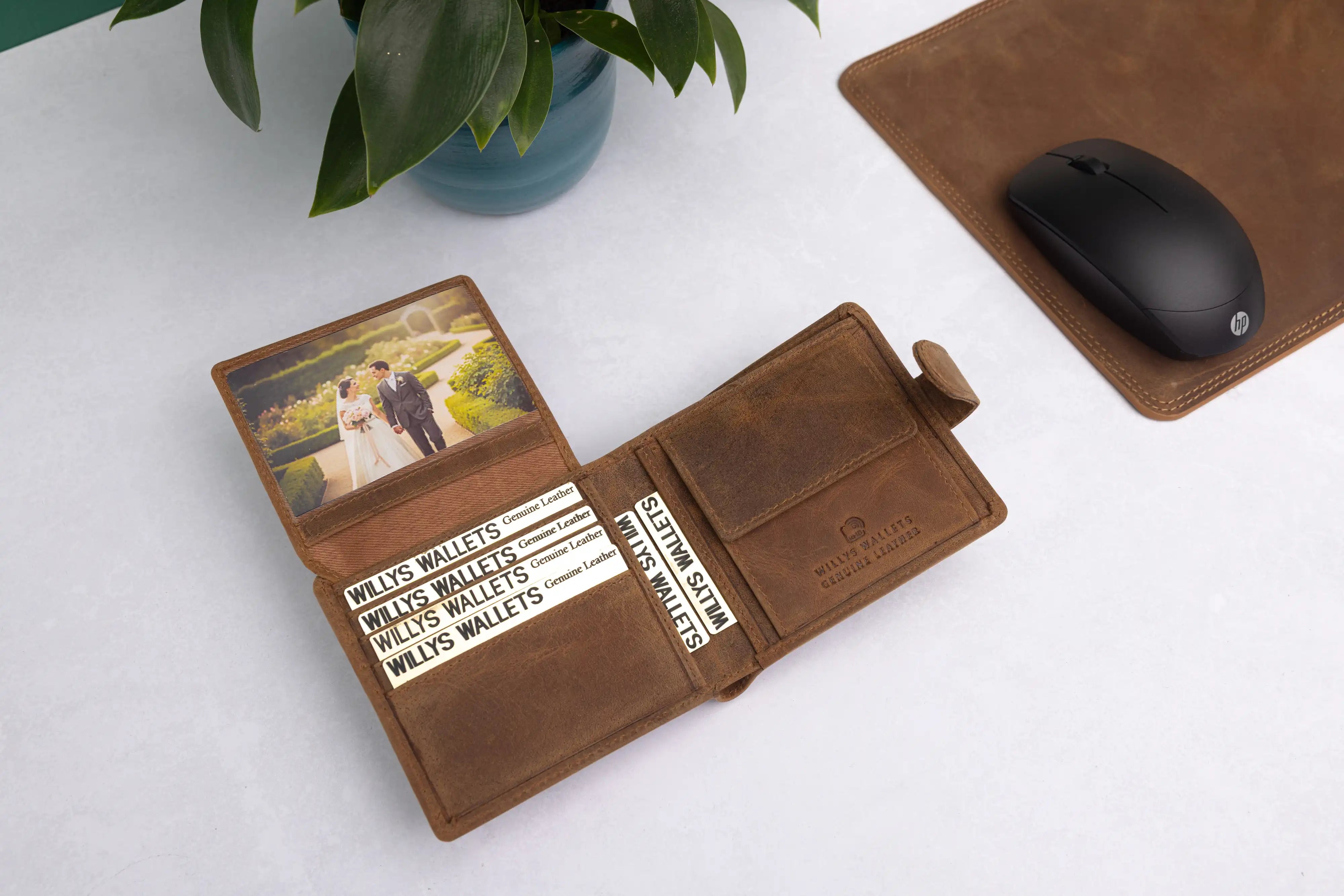 Personalised Rustic Brown Leather Wallet – Bifold with Coin Pocket & RFID Protection