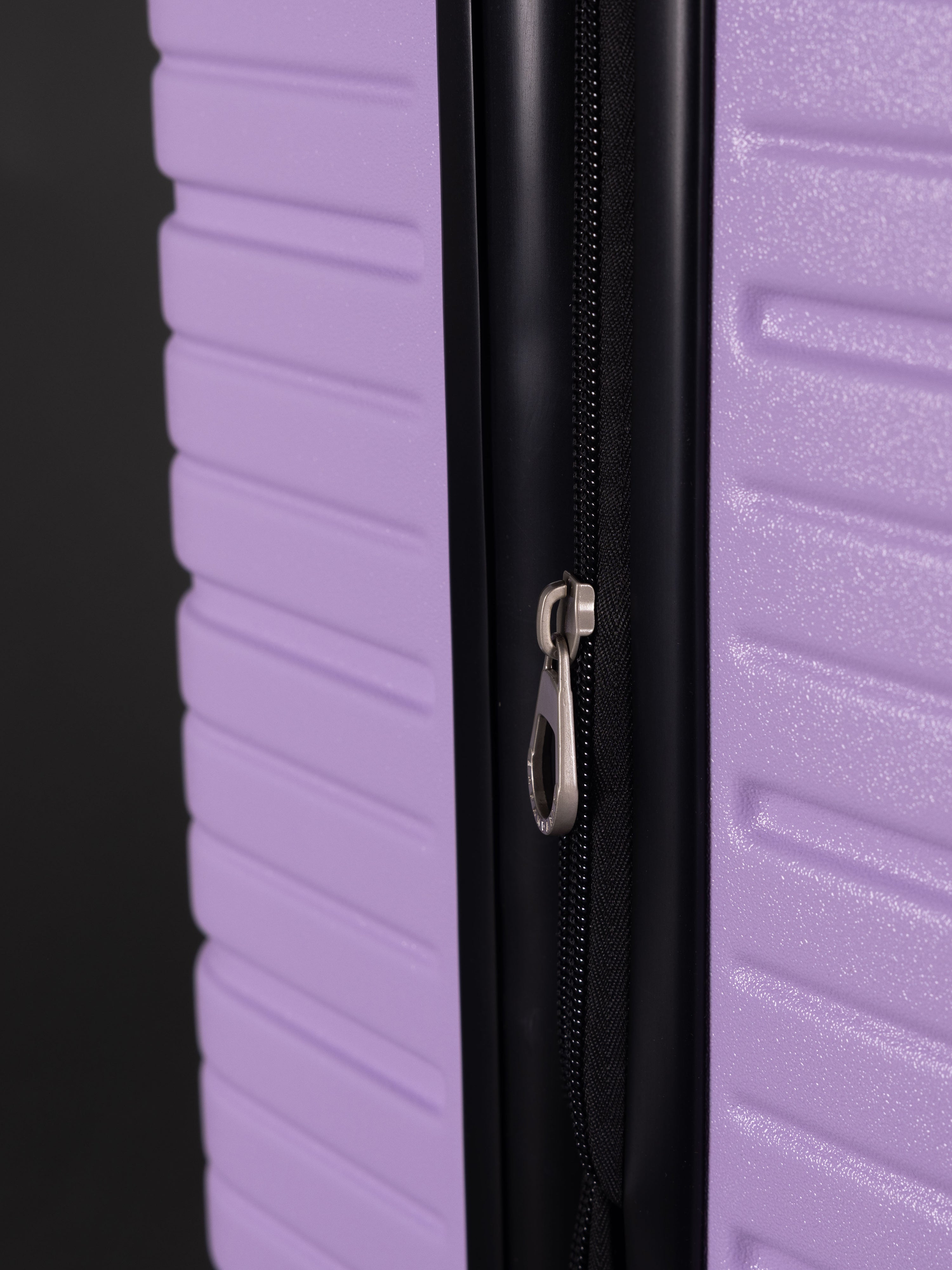 “Side view of expandable BEOW luggage showing 20% additional storage capacity”