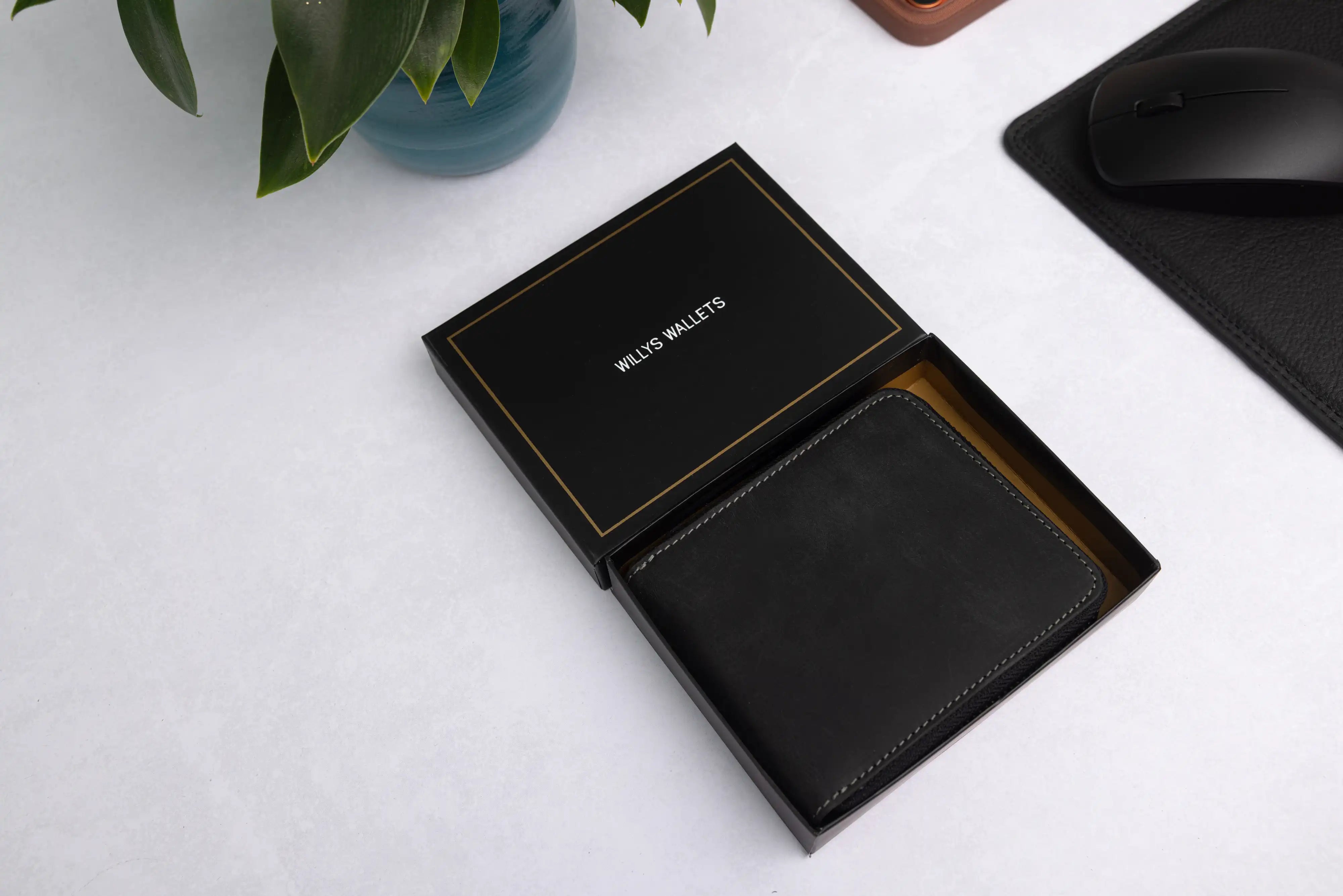 Personalised Black Hunter Leather Wallet – Bifold Zip-Around RFID Wallet