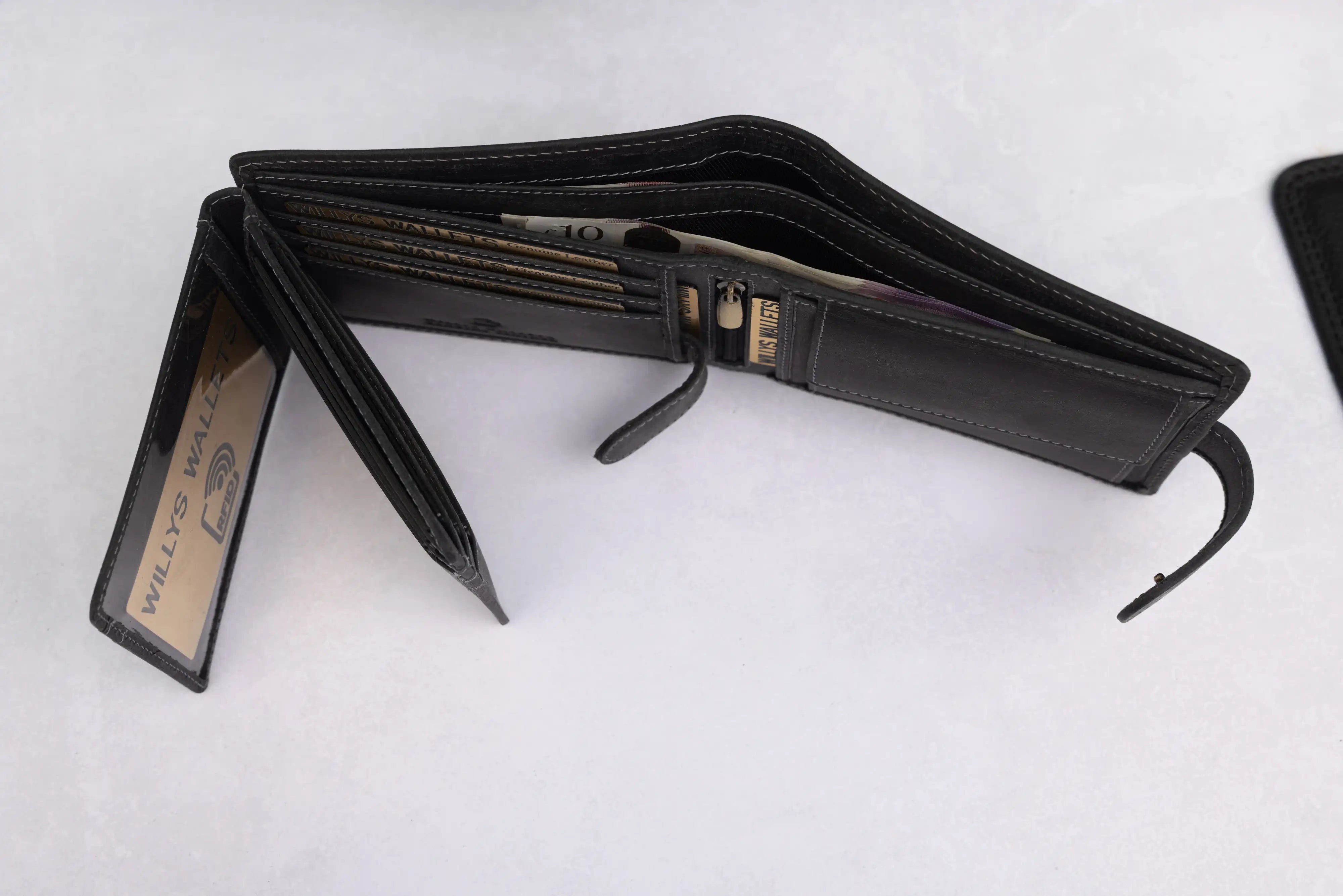 Personalised High-Capacity Black Hunter Leather Wallet – Bifold RFID Wallet for Men