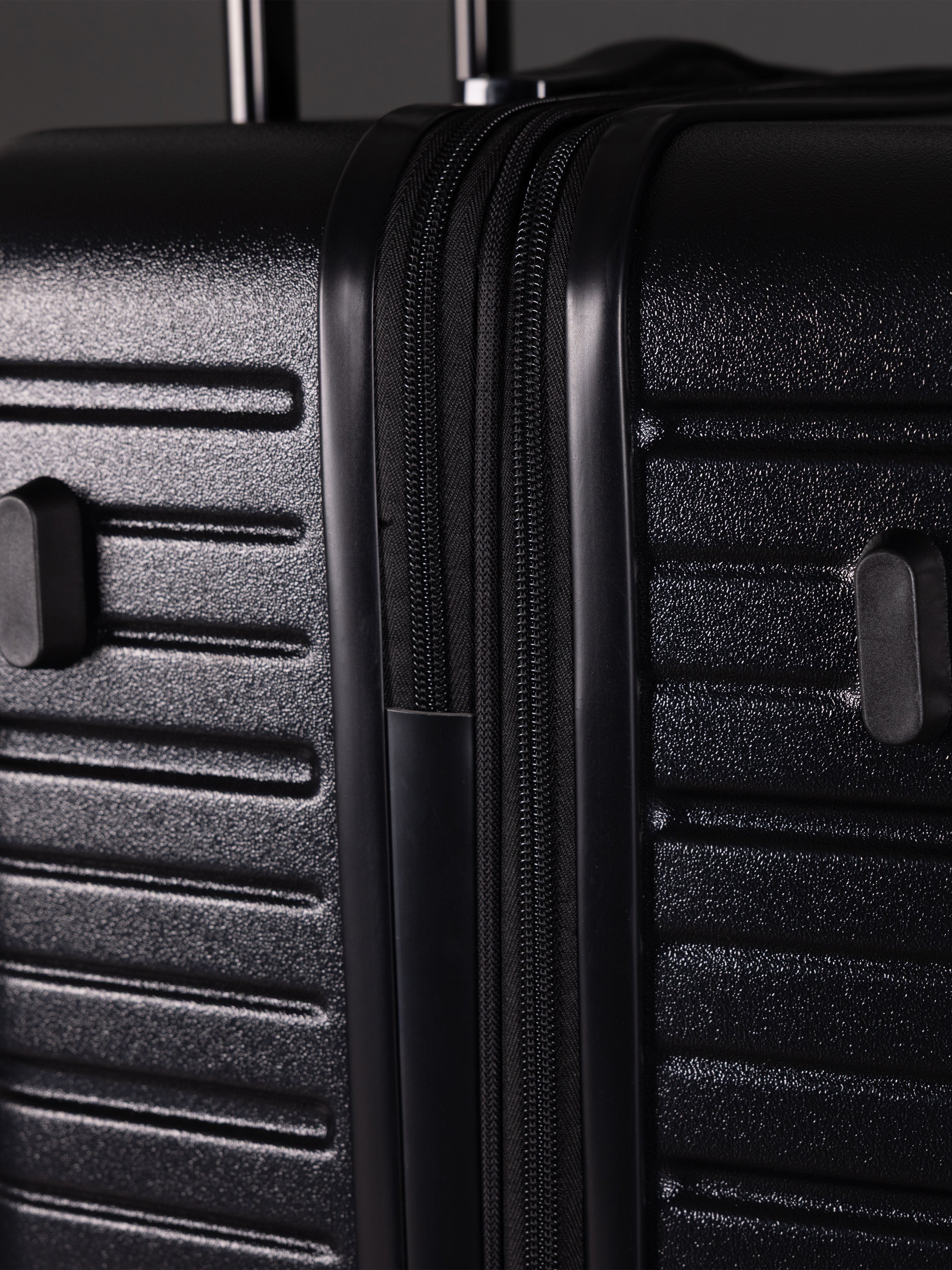 BEOW 3 Piece Black Luggage Set – 20", 24" & 28" Suitcases with Expandable Hard Shell, Spinner Wheels & TSA Locks