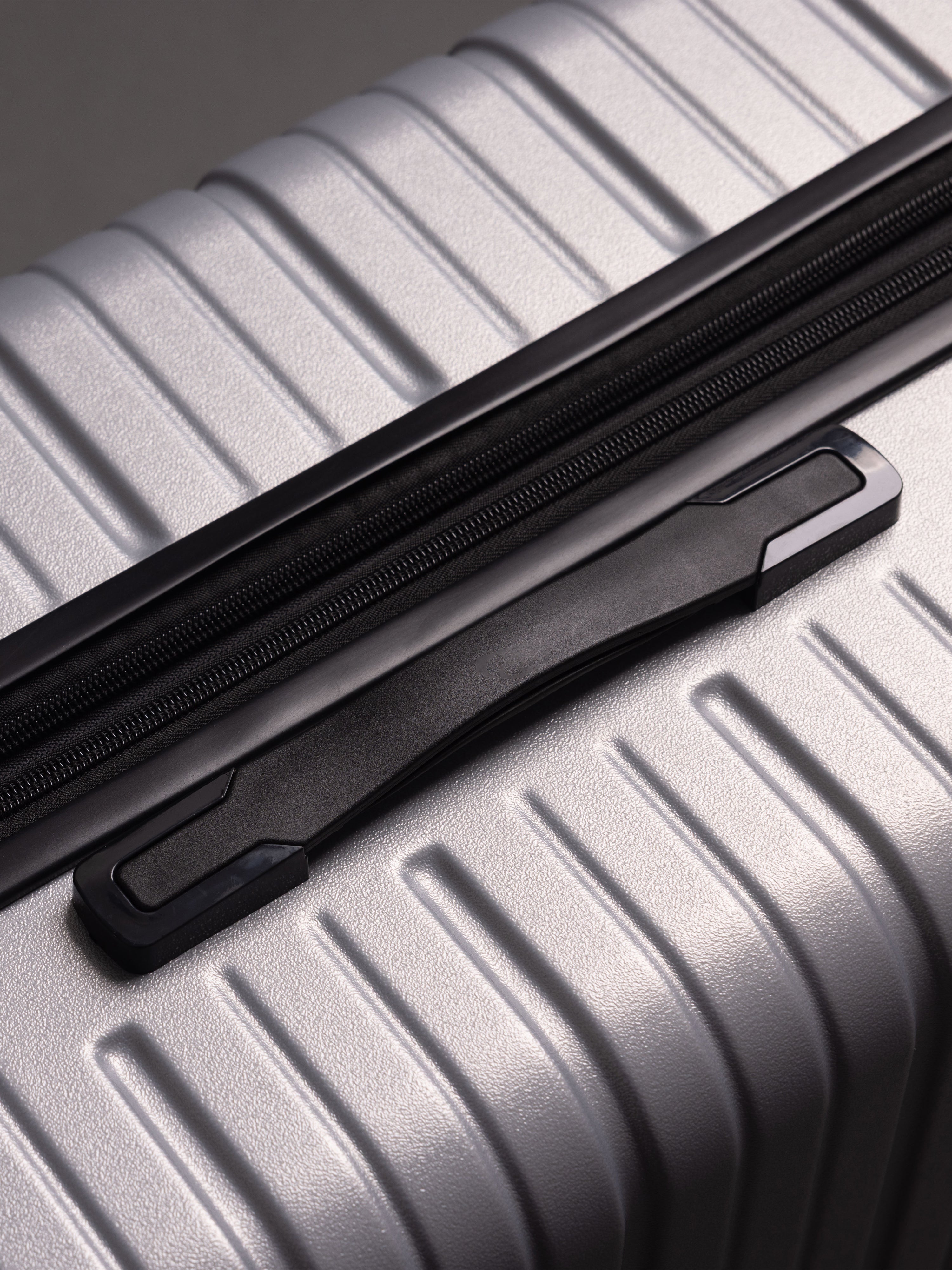 BEOW 3 Piece Silver Luggage Set – 20", 24" & 28" Suitcases with Expandable Hard Shell, Spinner Wheels & TSA Locks