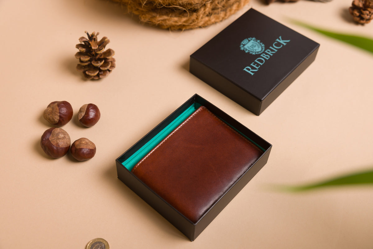 "Leather wallet in gift box – perfect for gifting"