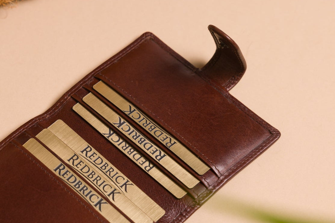 "Slim RFID wallet with personalised message"

