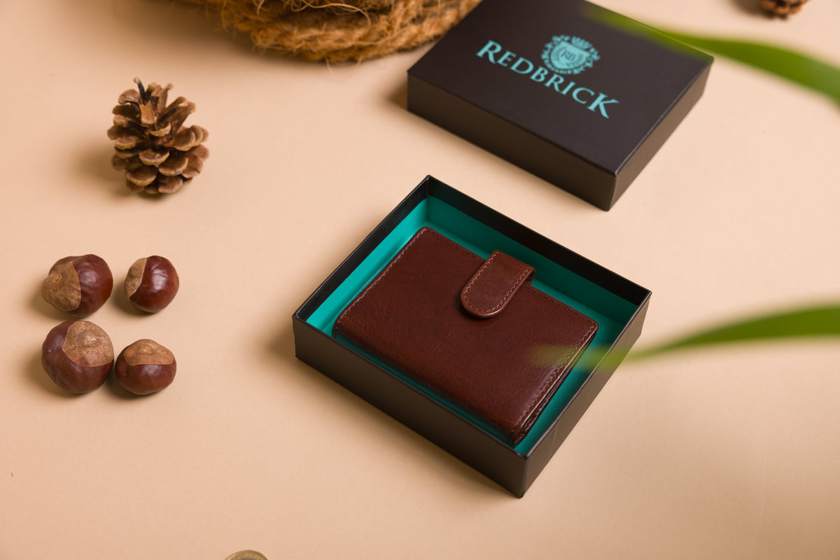 "Personalised men’s card wallet with gift box"