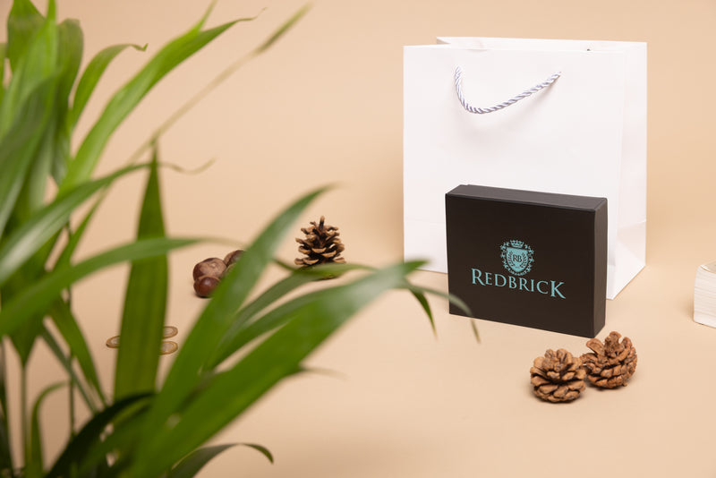 "Engraved leather wallet in gift box"