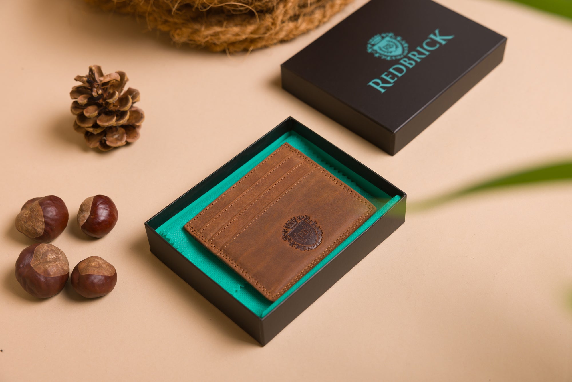 "Gift box with personalised cognac leather wallet"
