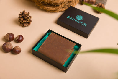 "Presentation gift box with engraved leather card holder"